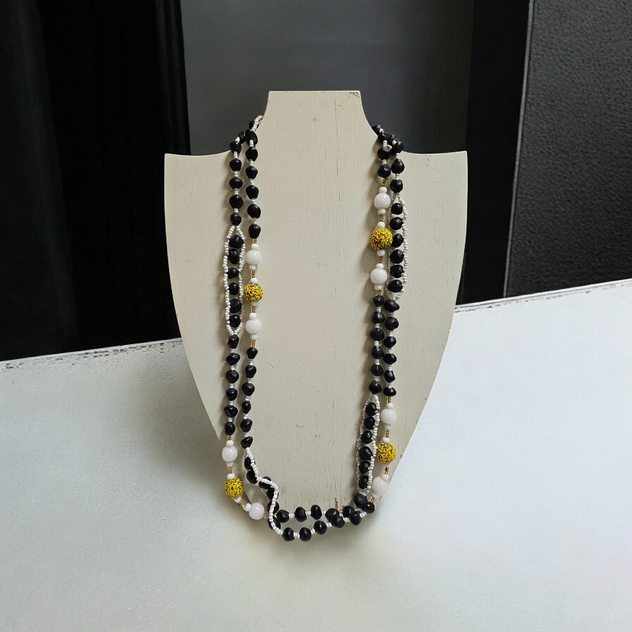 Long Collier perles de verre -noire-multicolores Très bon état - Vue 2 - 