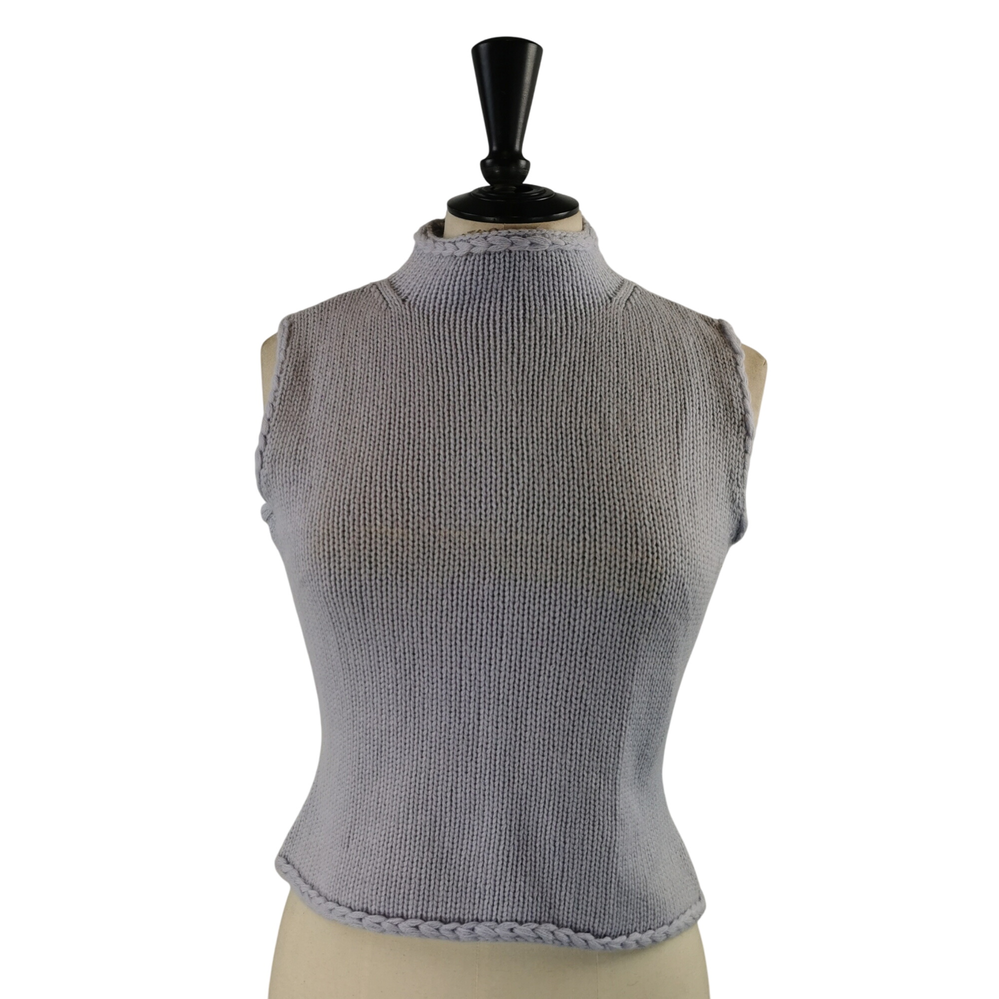 Acheter Cristiano Fissore – Top sans manches en maille lilas (taille FR 38) Très bon état - 16,50 € Cristiano Fissore – Top sans manches en maille lilas (taille FR 38) Très bon état - reconditionné disponible sur Label Emmaüs