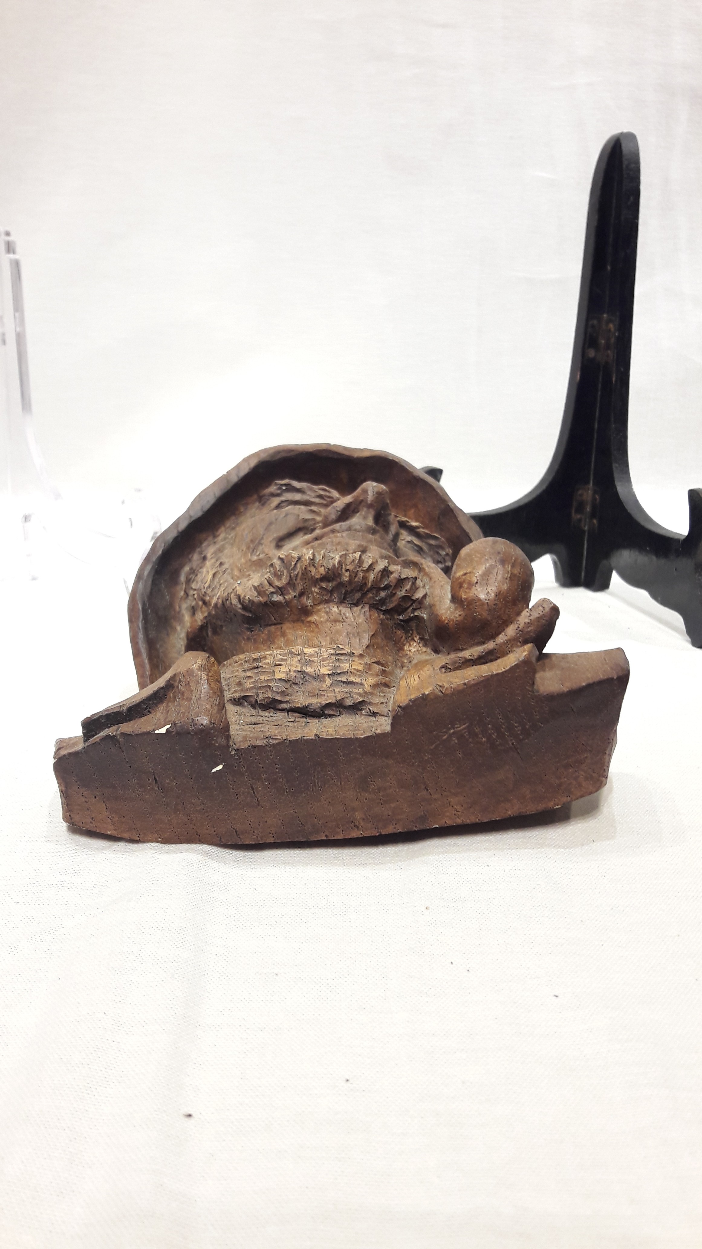 Décoration en bois d'un pêcheur et d'une vieille dame - Photo 2