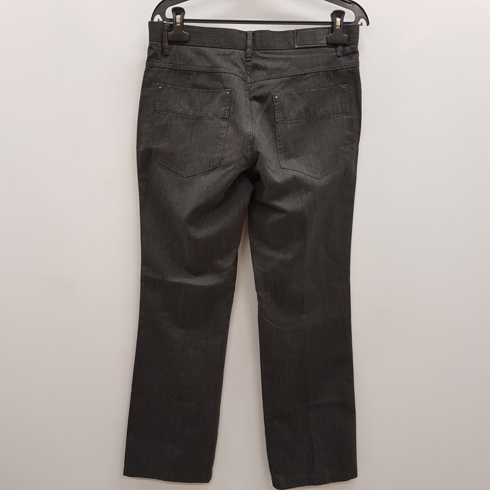 Voir photo 2 de Pantalon gris chiné - ARMAND THIERY – taille 42 Pantalon gris chiné - ARMAND THIERY – taille 42 Très bon état - Vue 2 -