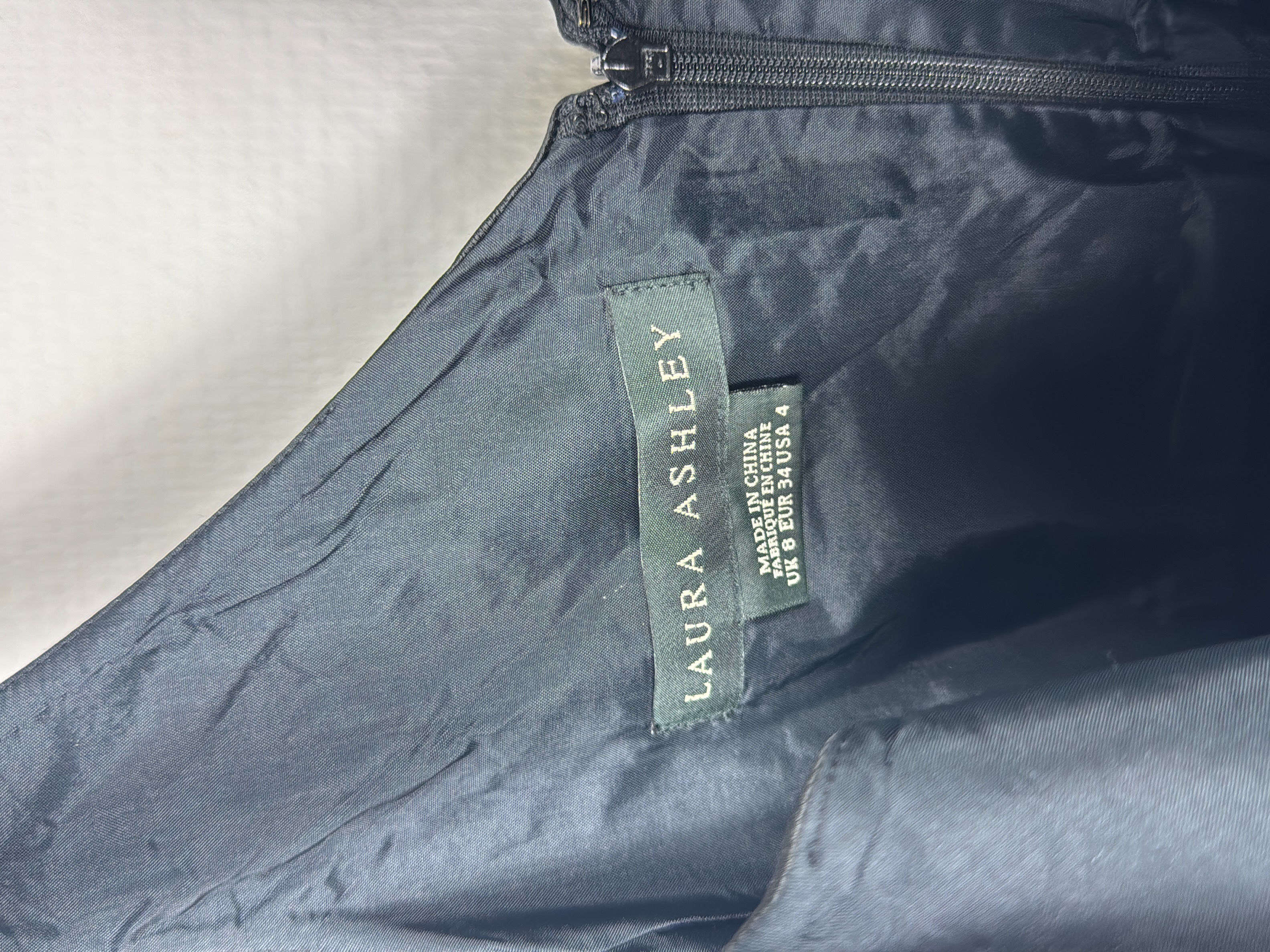Robe noire Laura ashley XS élégante satin velours 🖤 - Photo 2
