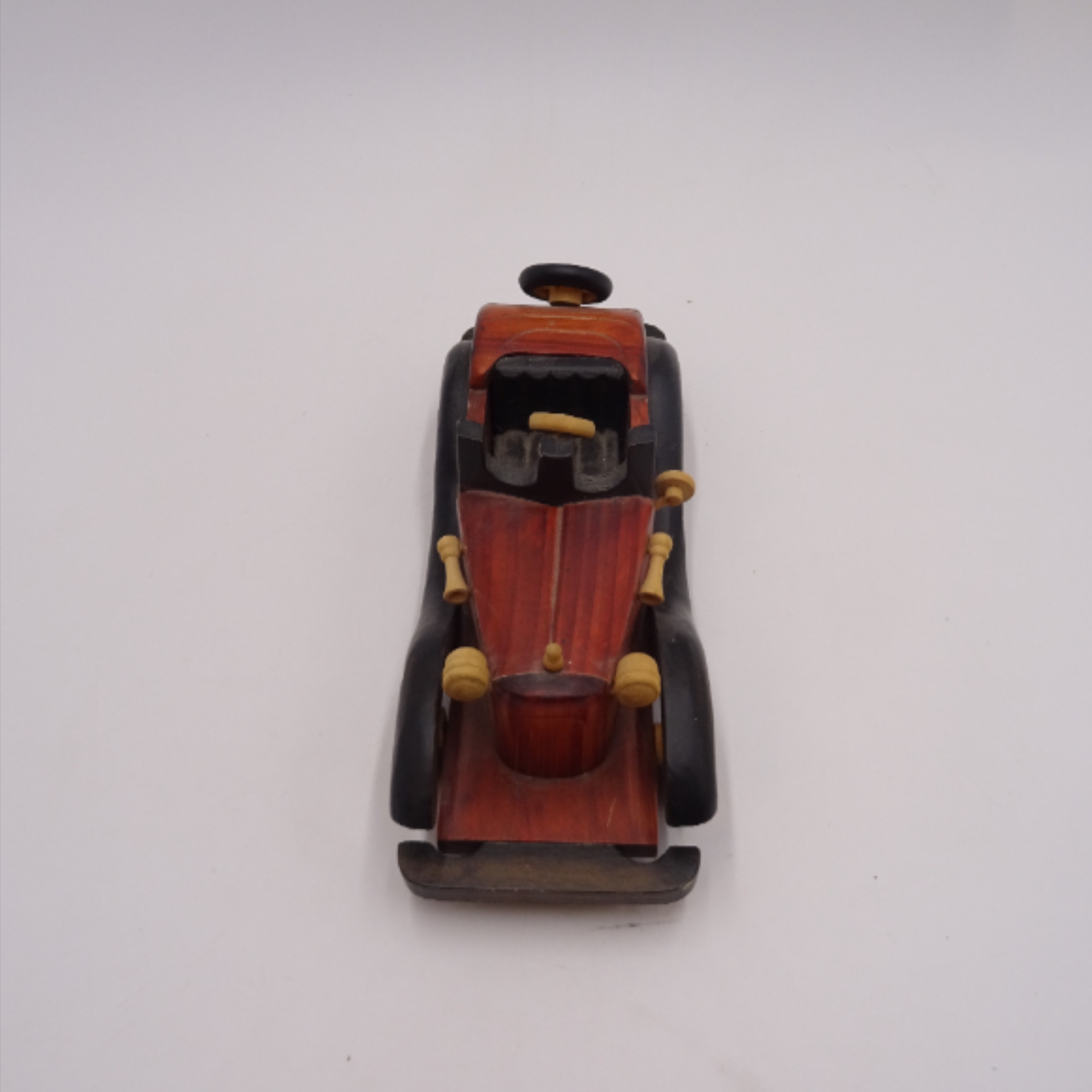 Voir photo 3 de Voiture en bois. Voiture en bois. Bon état - Vue 3 -