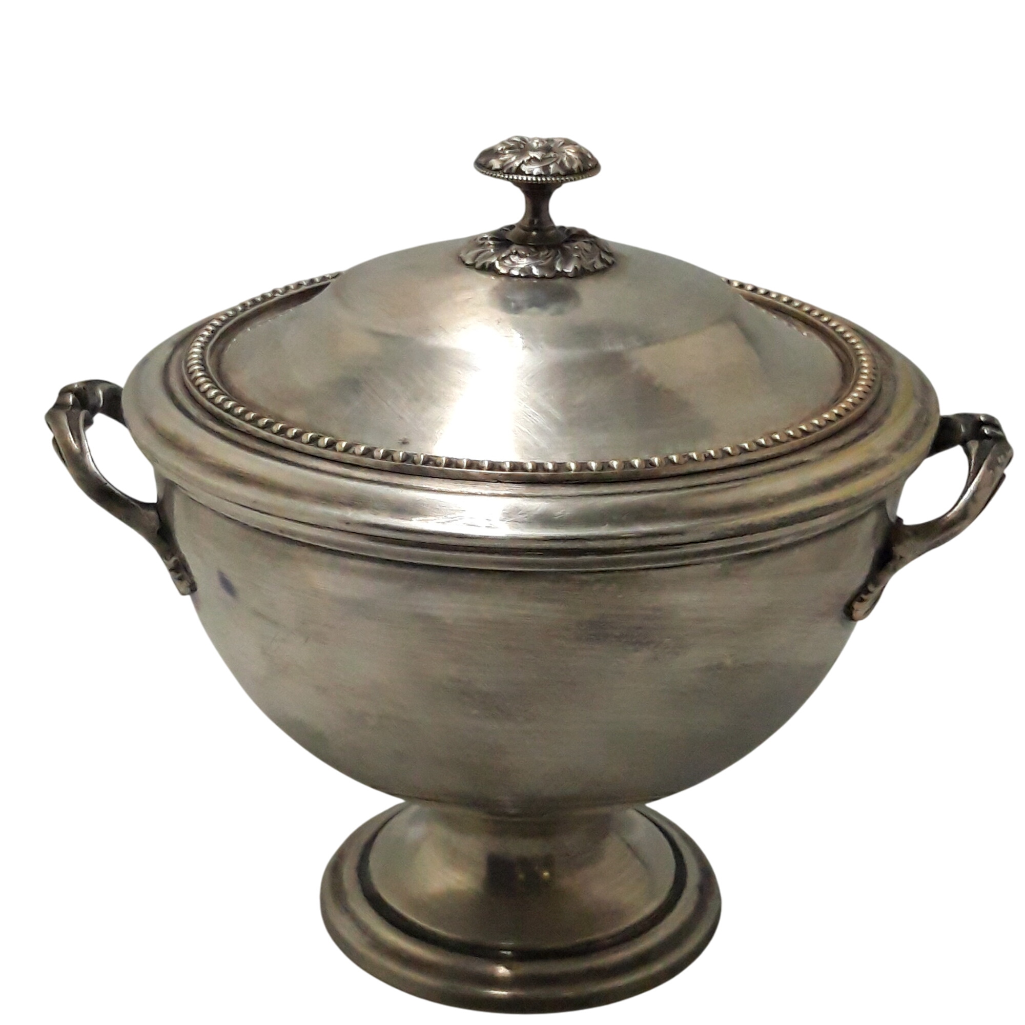 Acheter Soupière ancienne en métal argenté Bon état - 32,00 € Soupière ancienne en métal argenté Bon état - reconditionné disponible sur Label Emmaüs