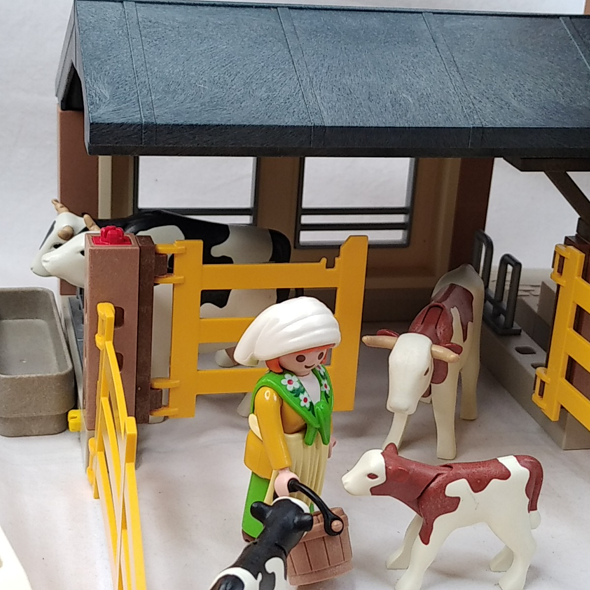 Lot Playmobil 4490 (La ferme) + 4496 (Fermier grand tracteur remorque) Très bon état - Vue 14 - 
