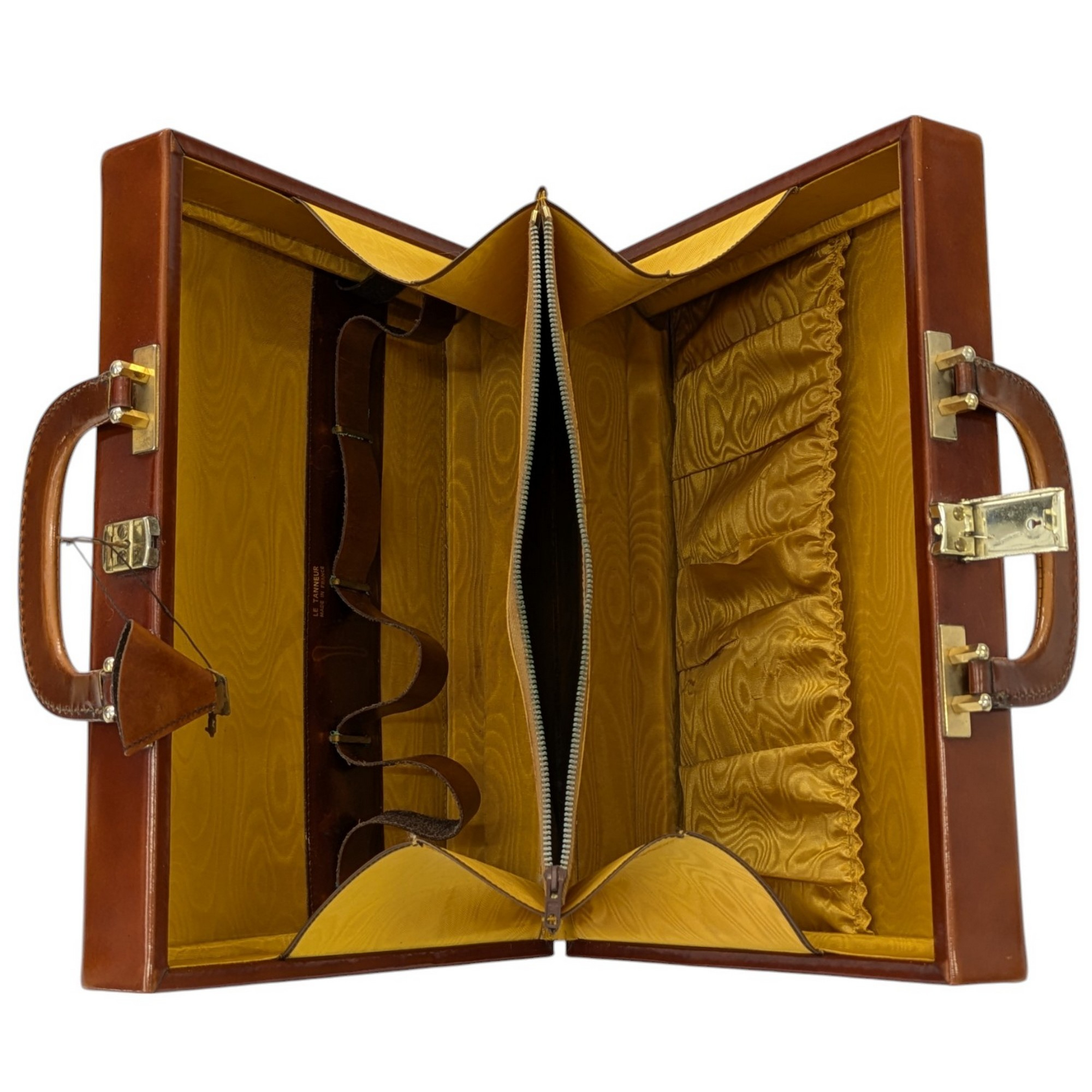 NECESSAIRE DE TOILETTE DE VOYAGE - Antiques Trade Gallery