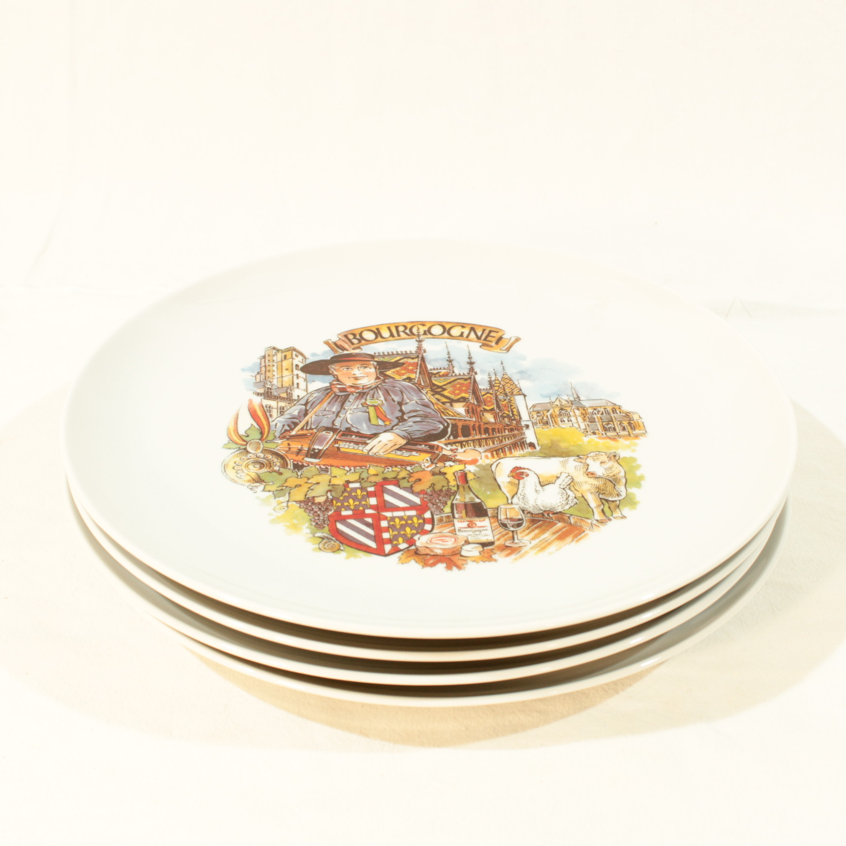 Lot de 4 assiettes plates en porcelaine  Comme neuf -  reconditionné disponible sur Label Emmaüs