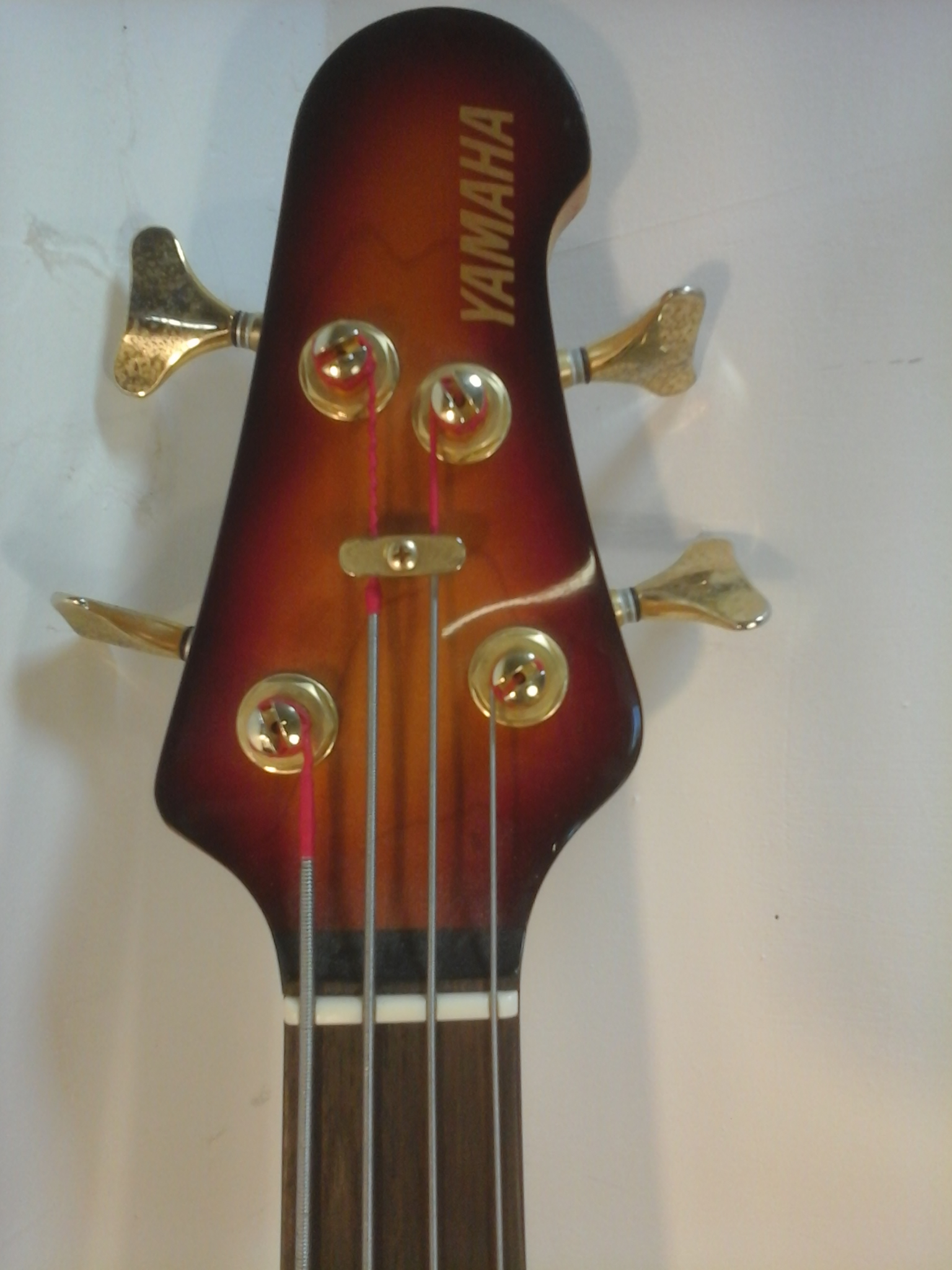 Voir photo 11 de Basse électrique Yamaha 4 cordes sunburst Basse électrique Yamaha 4 cordes sunburst Très bon état - Vue 11 -