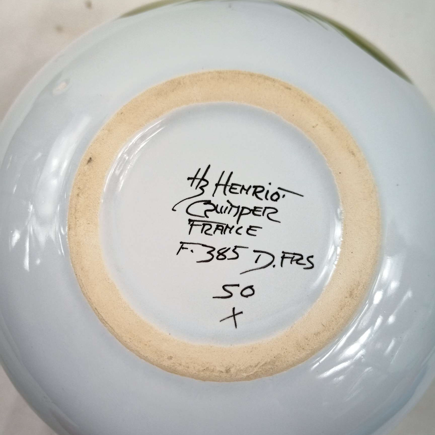 Grande tasse et sous-tasse à motif floral en faïence de Quimper signé Henriot  - Photo 7
