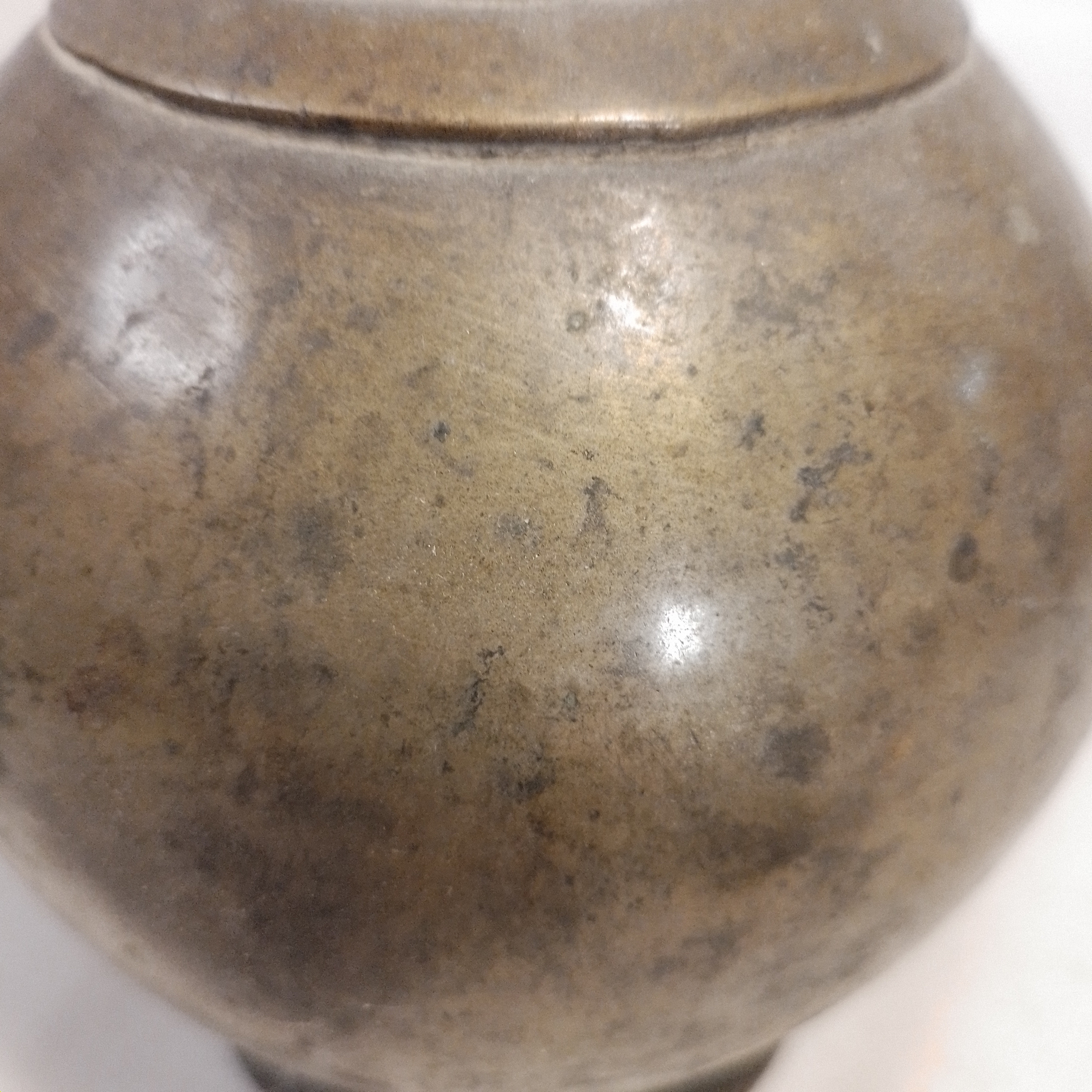 Voir photo 2 de Ancien vase en bronze Nepal, Asie Ancien vase en bronze Nepal, Asie Bon état - Vue 2 -