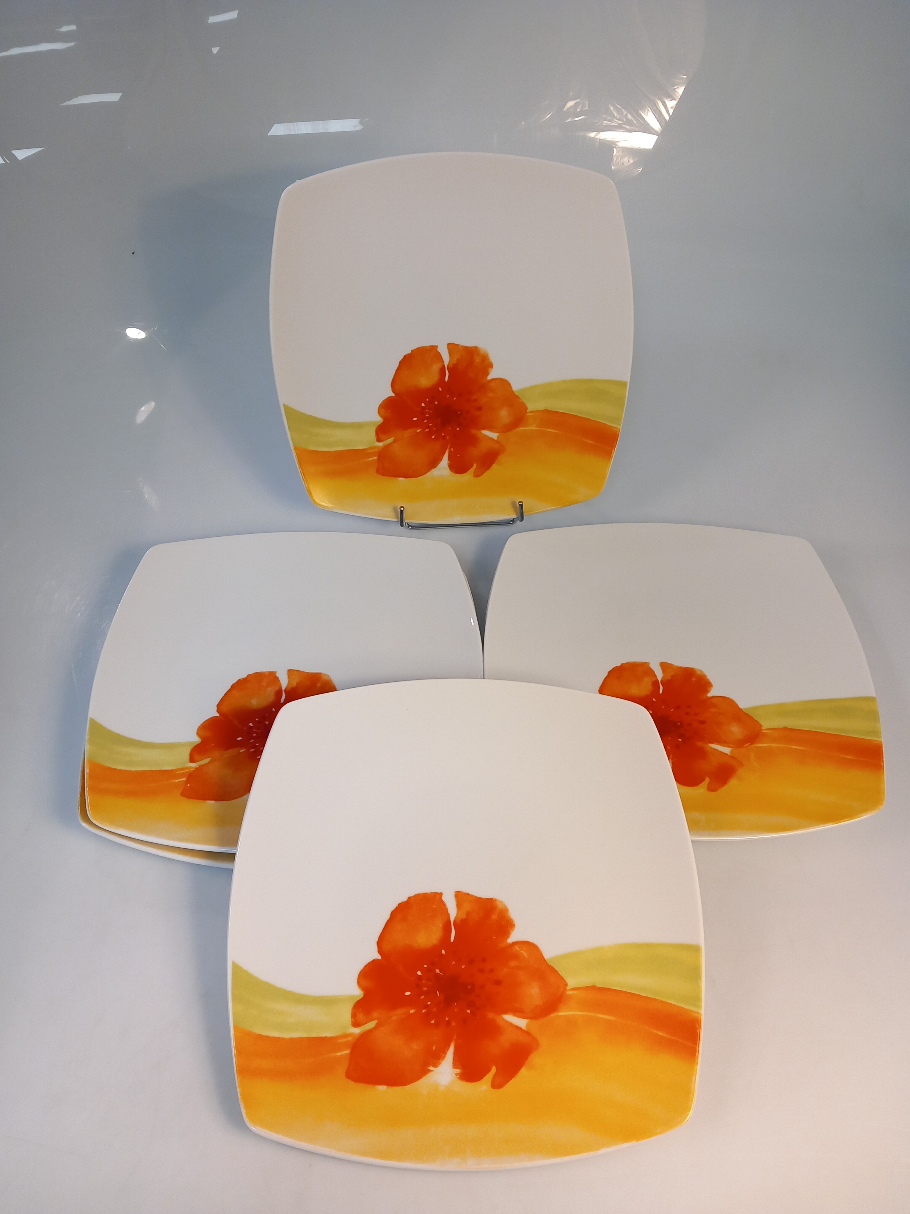 Lot de 6 assiettes plates en fine porcelaine "Arc International". - Bon état - Photo 3