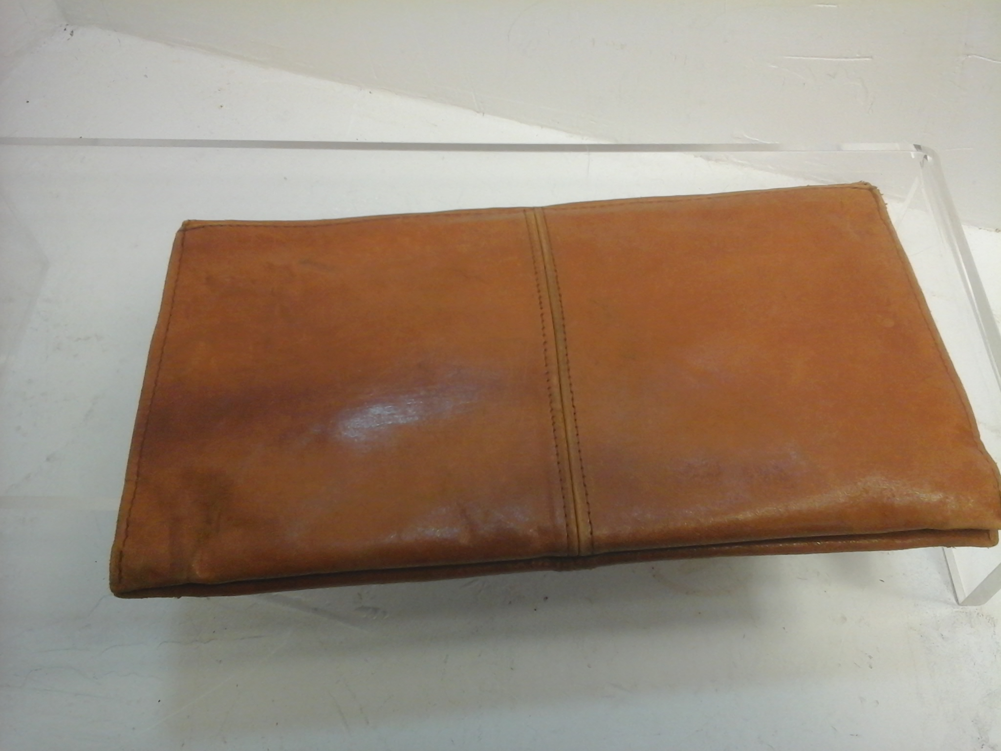 Sac à main pochette cuir fauve vintage 1980 Très bon état - Vue 4 - 
