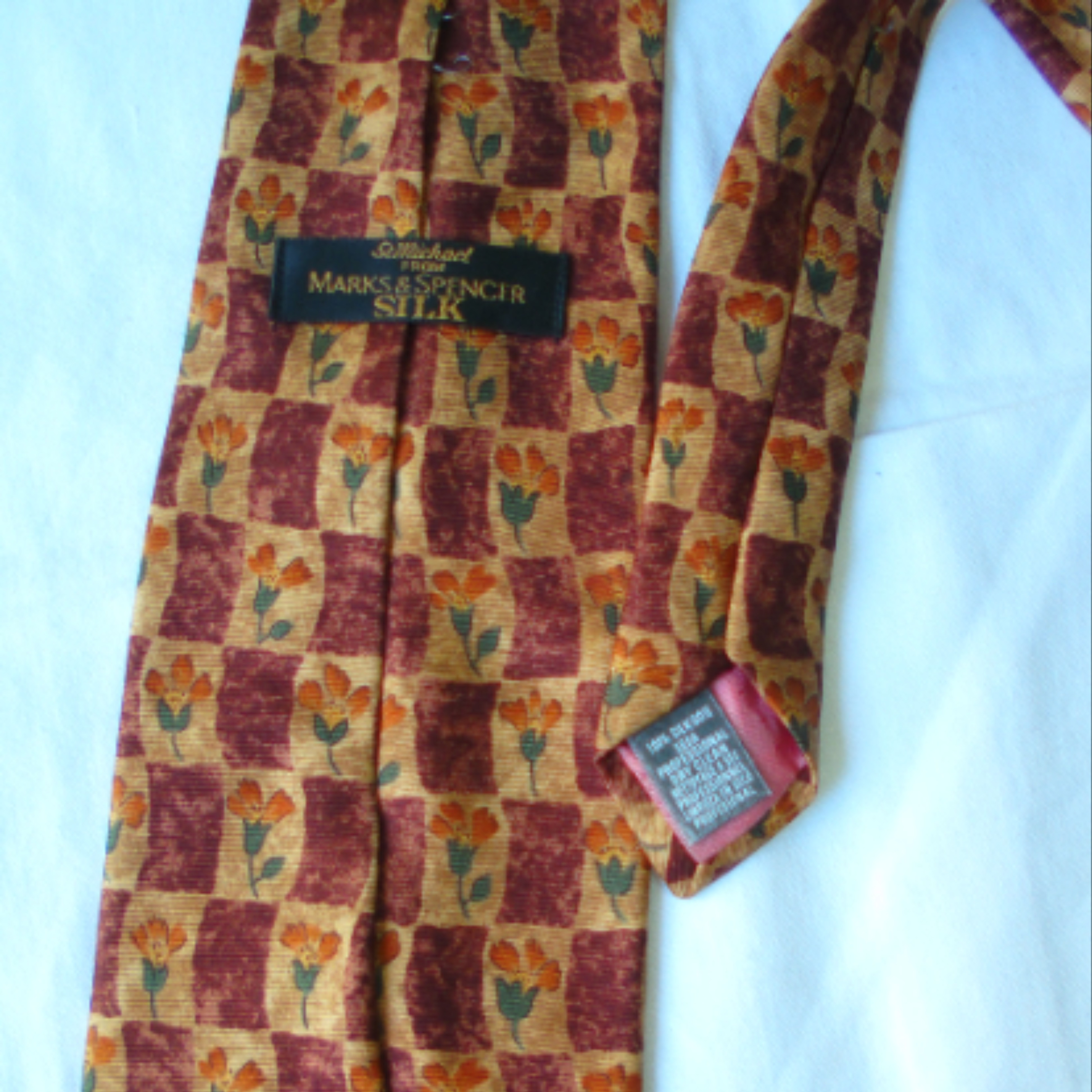 Cravate Marks et spencer St Michael, marron avec motifs à fleurs sur fond beige, 100% Soie - Photo 1