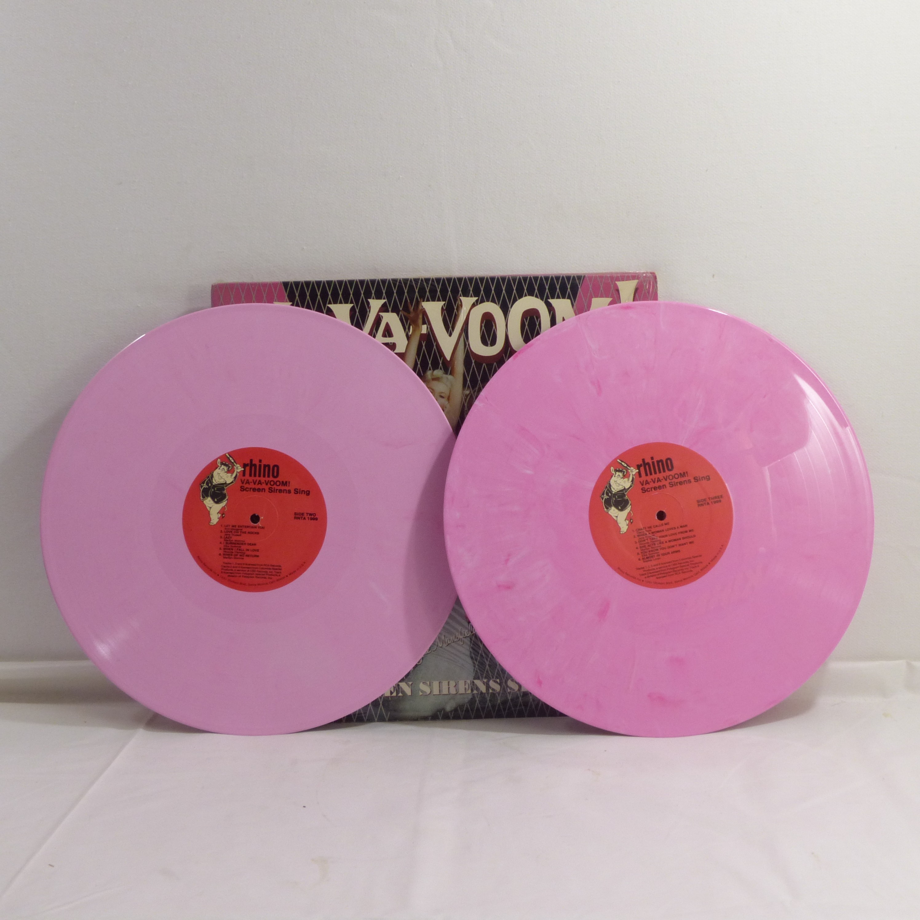 Voir photo 2 de Double vinyle 33T Various / Va-Va-Voom! - RNTA 1985 Double vinyle 33T Various / Va-Va-Voom! - RNTA 1985 Très bon état - Vue 2 -