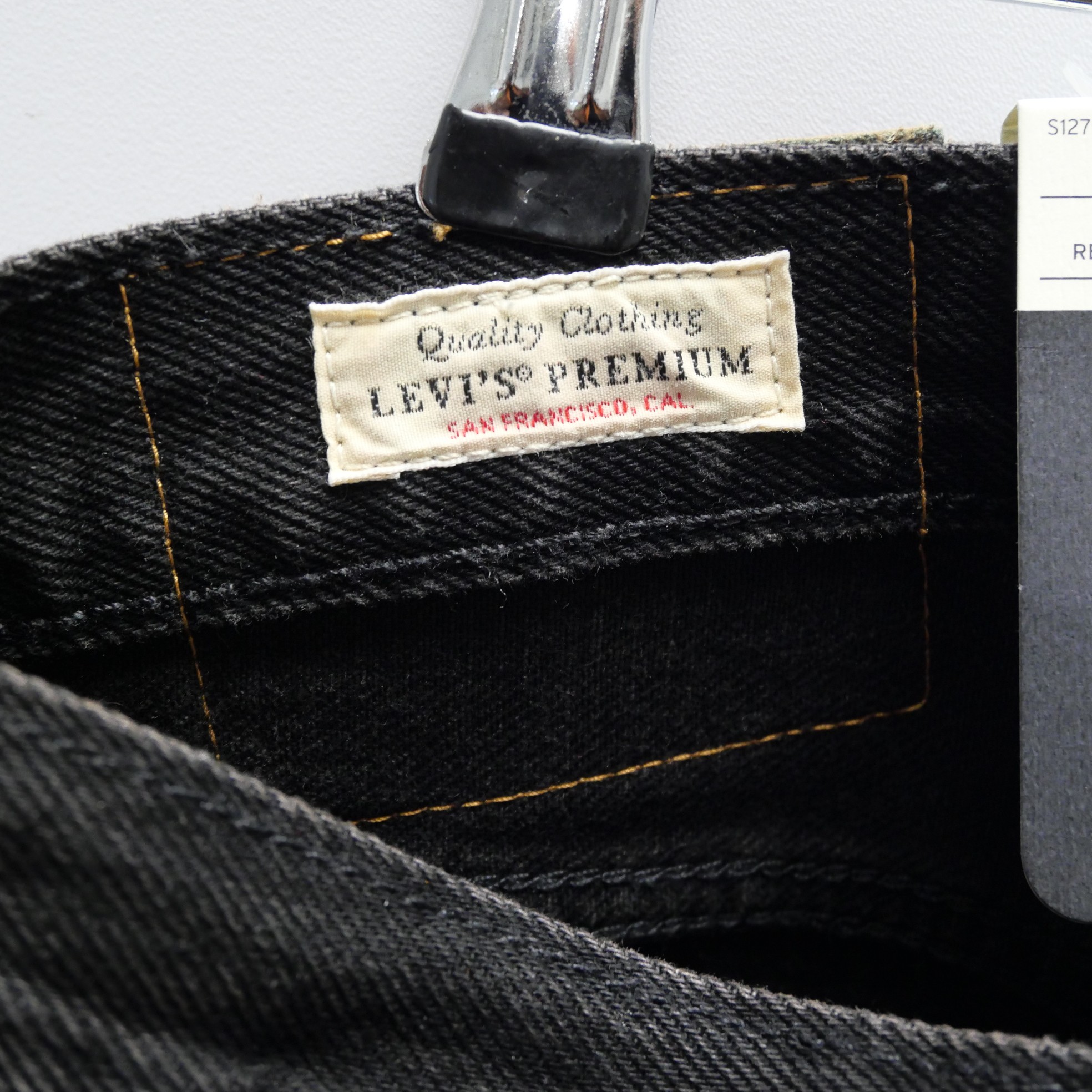 Voir photo 4 de Pantalon Jean homme 555™ Relaxed Straight, Noir"Welcome To The Rodeo" - -Taille 42 (W32/L30) Pantalon Jean homme 555™ Relaxed Straight, Noir"Welcome To The Rodeo" - -Taille 42 (W32/L30) Très bon état - Vue 4 -