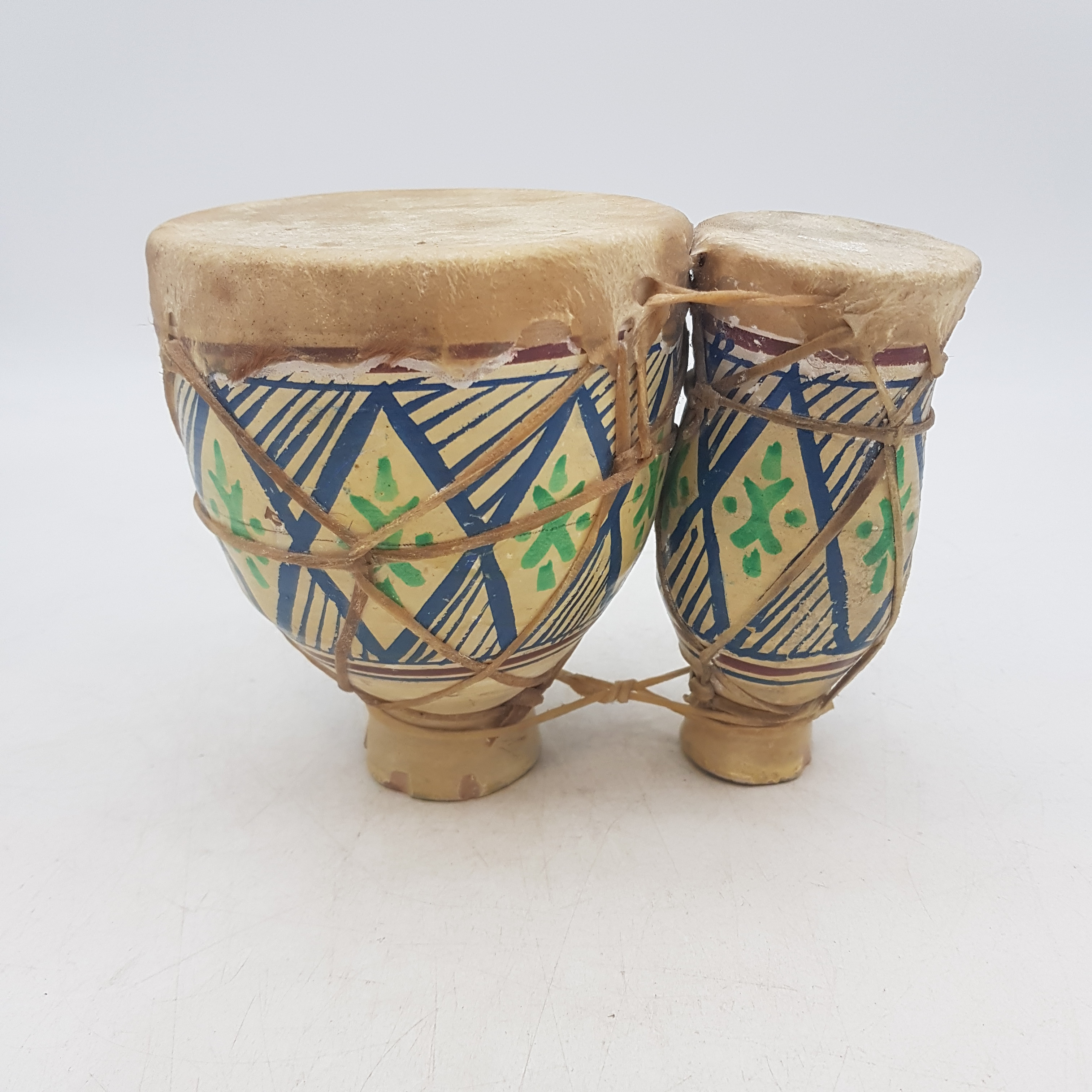 Voir photo 2 de Tambours artisanaux décoratifs en terre cuite peinte à la main Tambours artisanaux décoratifs en terre cuite peinte à la main - Vue 2 -