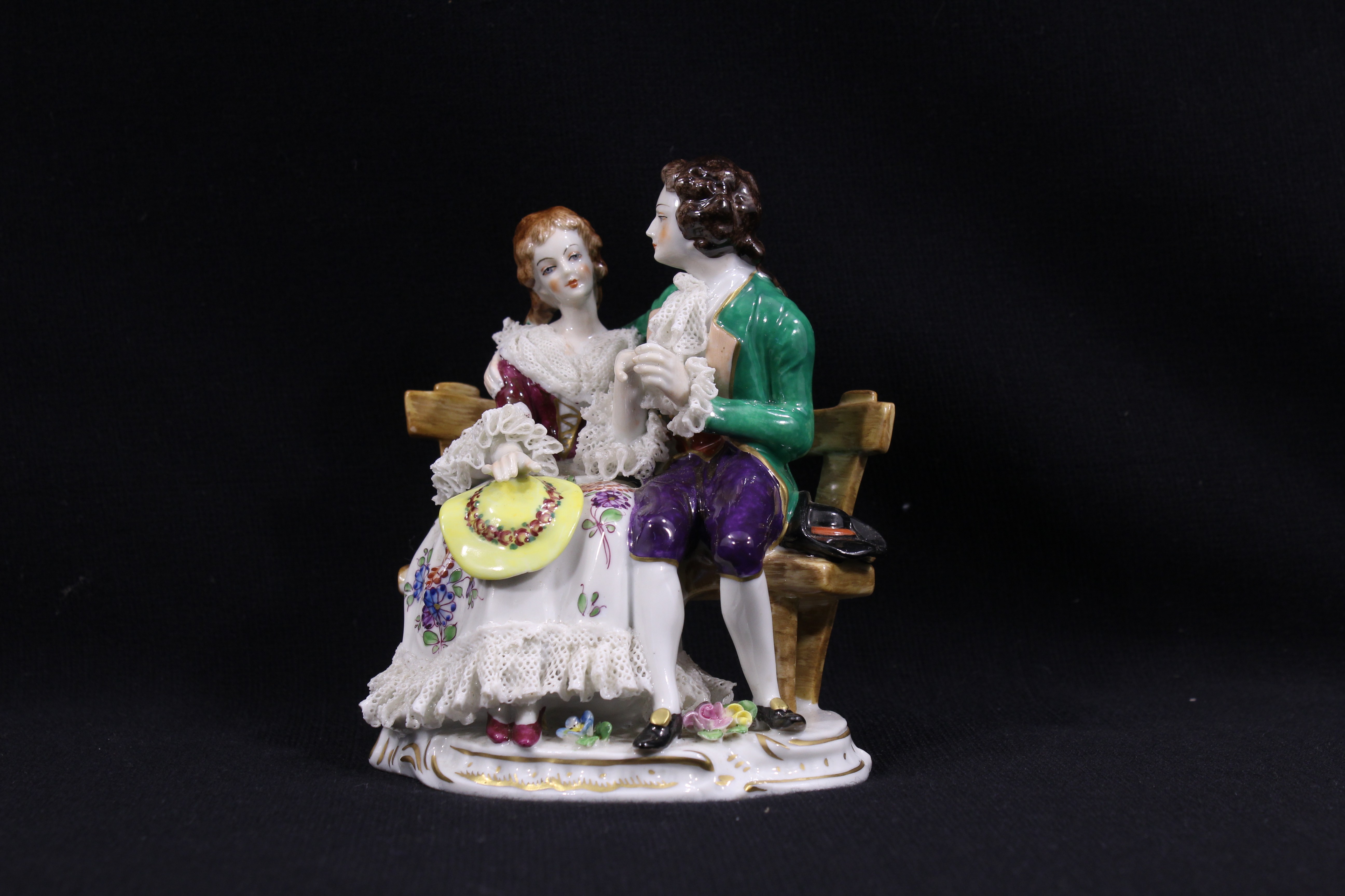 Voir photo 4 de Figurine en porcelaine saxo / Coupe - Signée Rudolstadt-Volkstedt XXᵉ Figurine en porcelaine saxo / Coupe - Signée Rudolstadt-Volkstedt XXᵉ Bon état - Vue 4 -