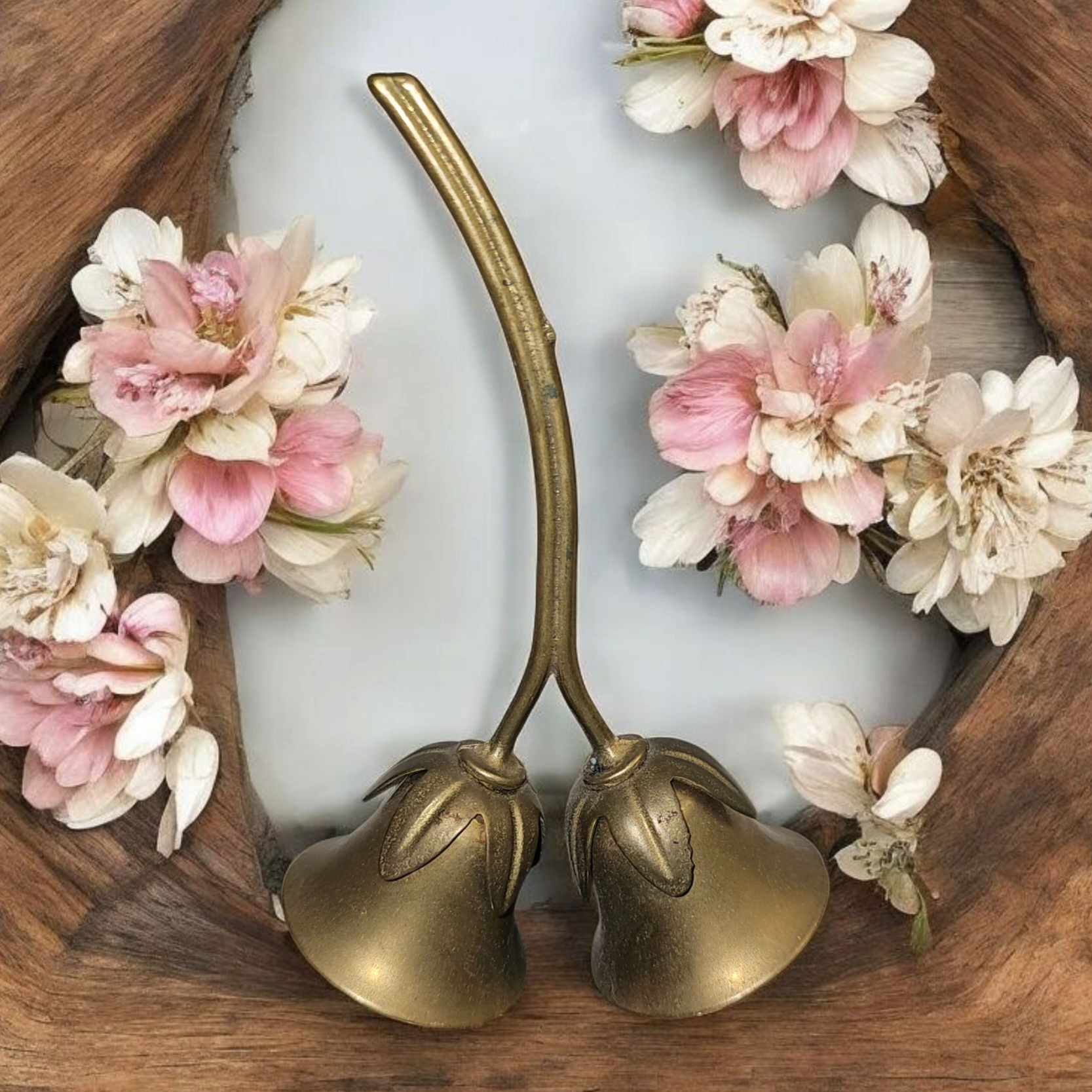 Ancienne cloche double Art-Déco en laiton - Photo 0