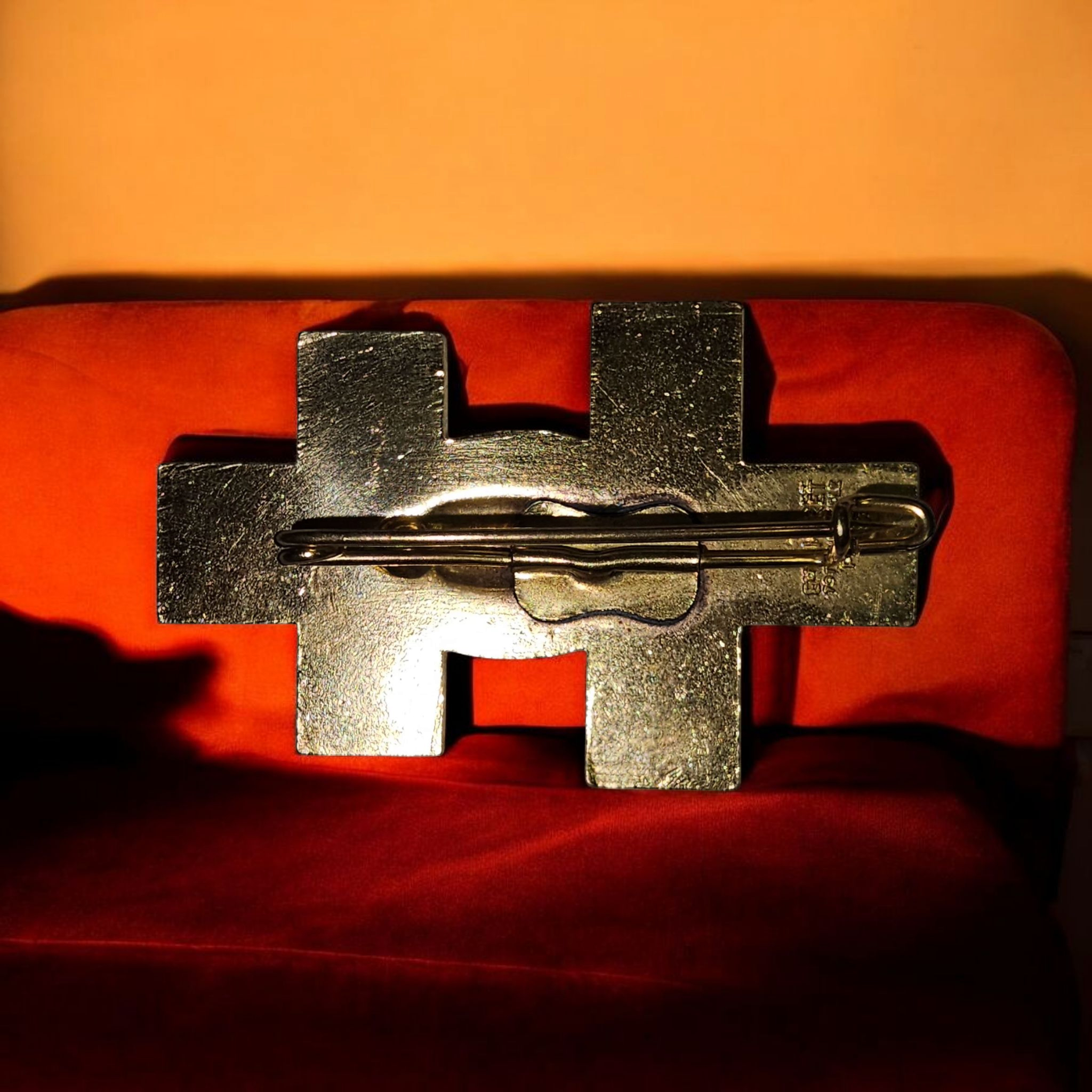 Broche 100% vintage " Croix de Lorraine " Très bon état - Vue 5 - 