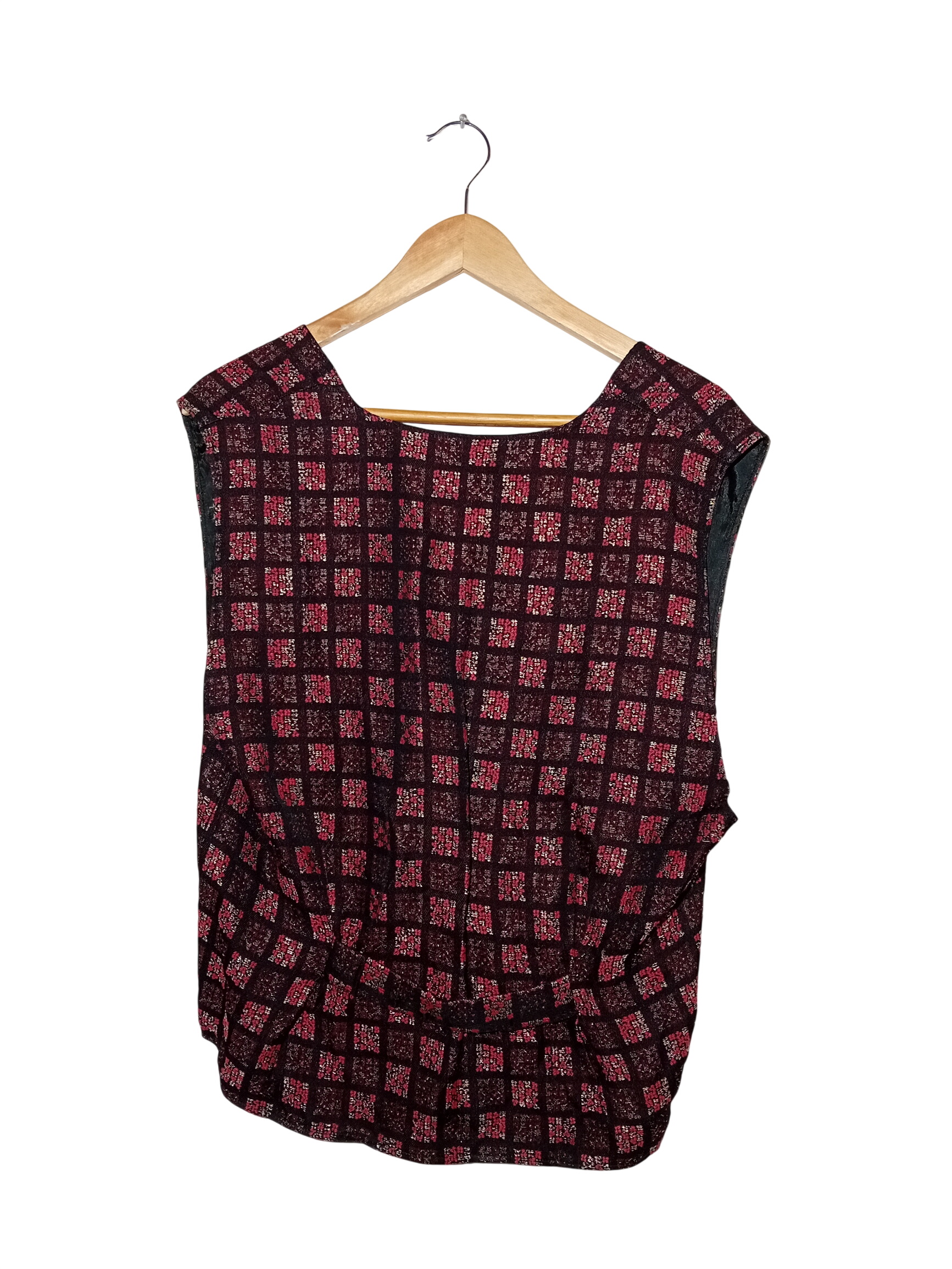 Acheter Gilet Sans Manches Motif Géométrique Bordeaux & Noir Taille Unique (T4654) Très bon état - 13,00 € Gilet Sans Manches Motif Géométrique Bordeaux & Noir Taille Unique (T4654) Très bon état - reconditionné disponible sur Label Emmaüs