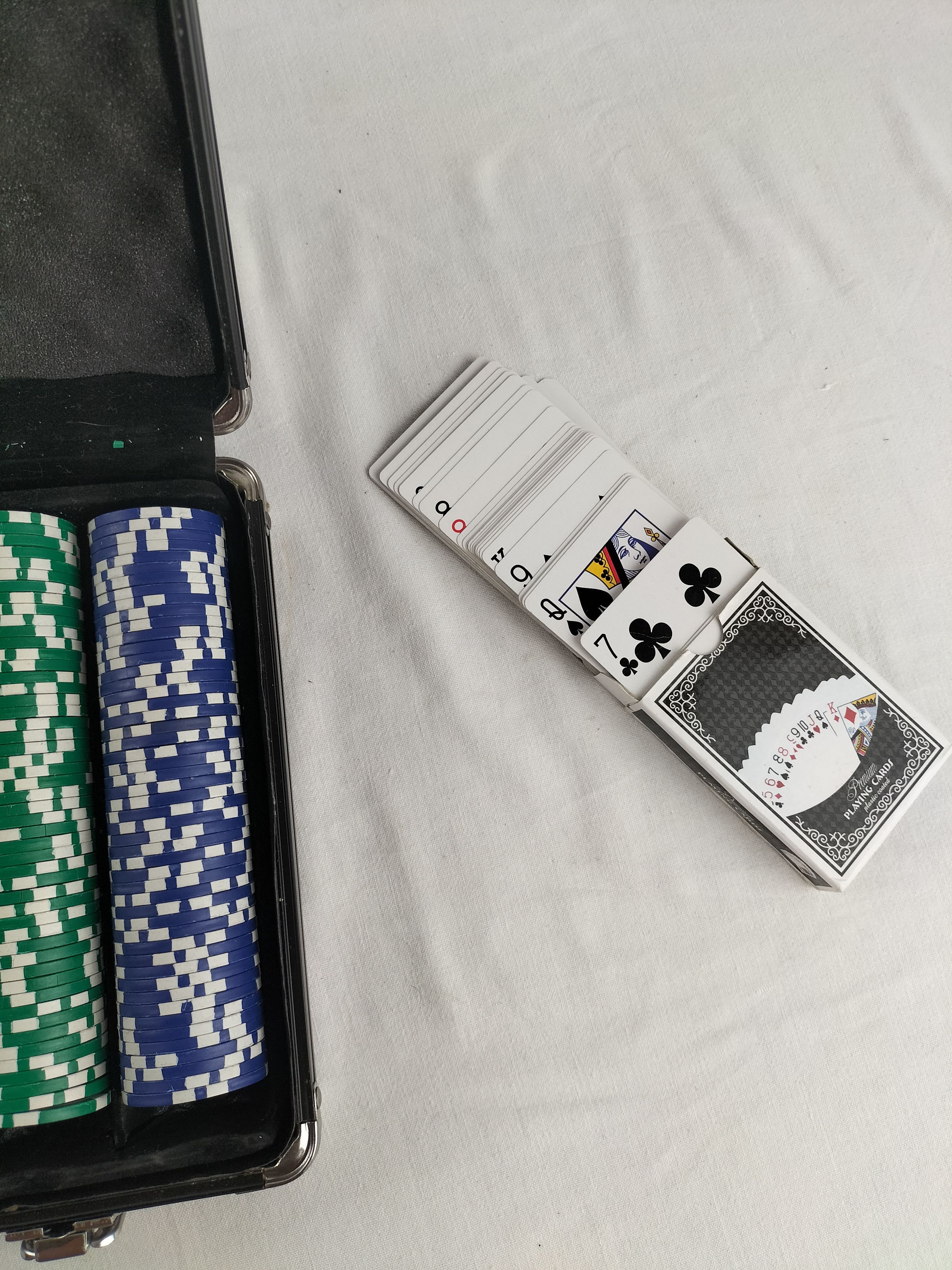 🎲♠️ MALLETTE DE POKER COMPLÈTE – JETONS + CARTES + DEALER ♣️♦️ Très bon état - Vue 26 - 
