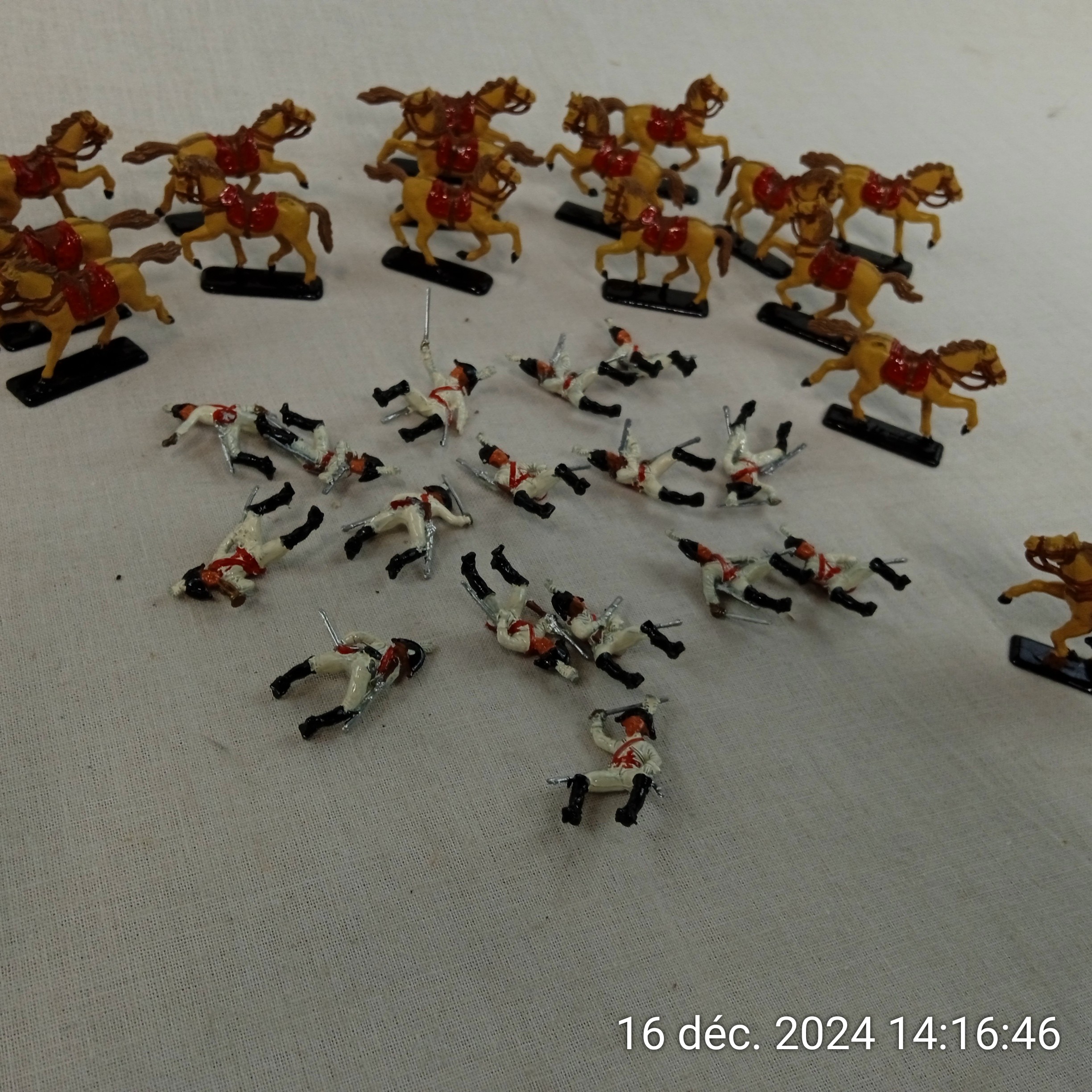 Collection 34 figurines cuirassiers prussiens en plomb peint STARLUX Bon état - Vue 4 - 