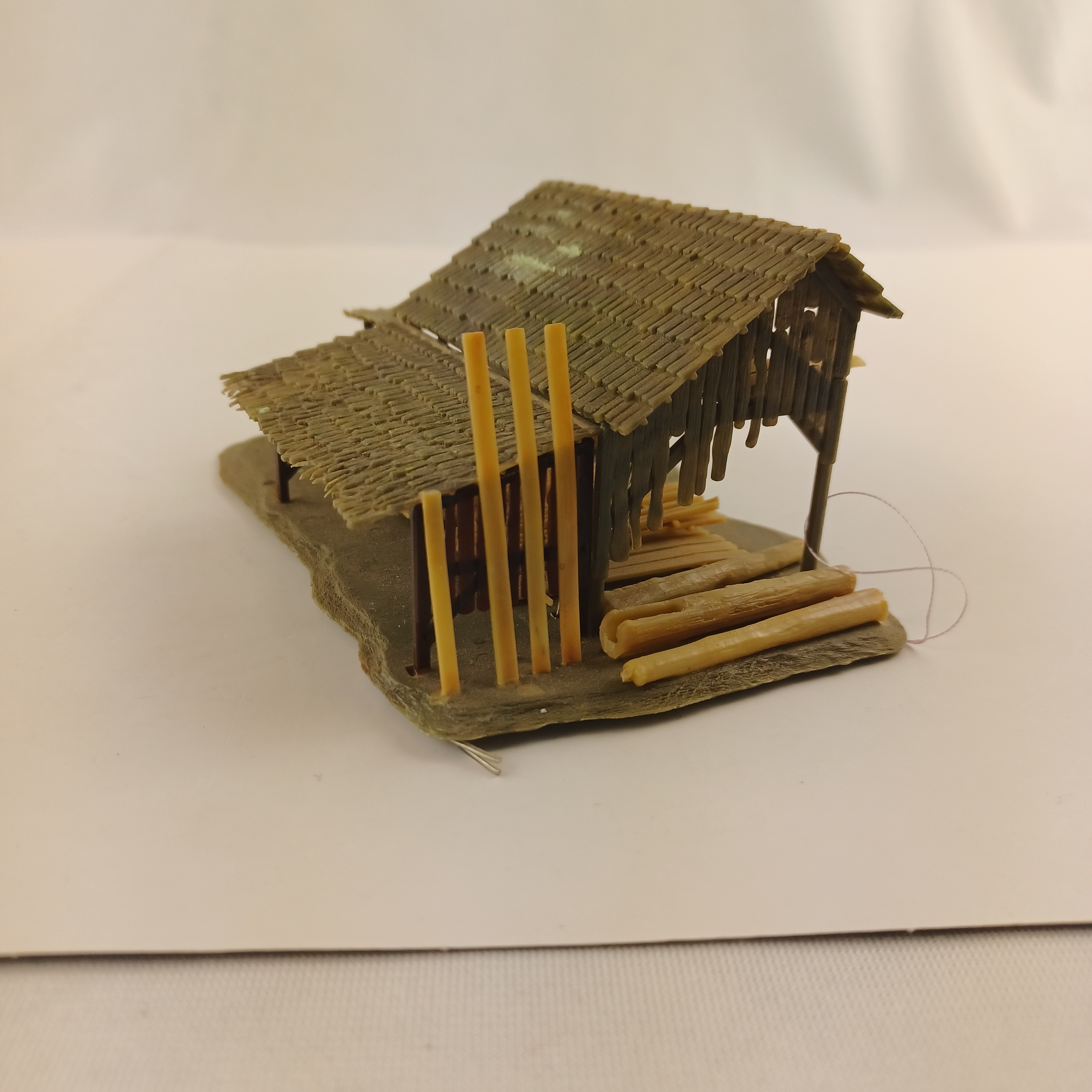 Voir photo 6 de Maquette de modélisme d'une étable à bois avec lampe à l'intérieur de 13x9x6 cm Maquette de modélisme d'une étable à bois avec lampe à l'intérieur de 13x9x6 cm Très bon état - Vue 6 -