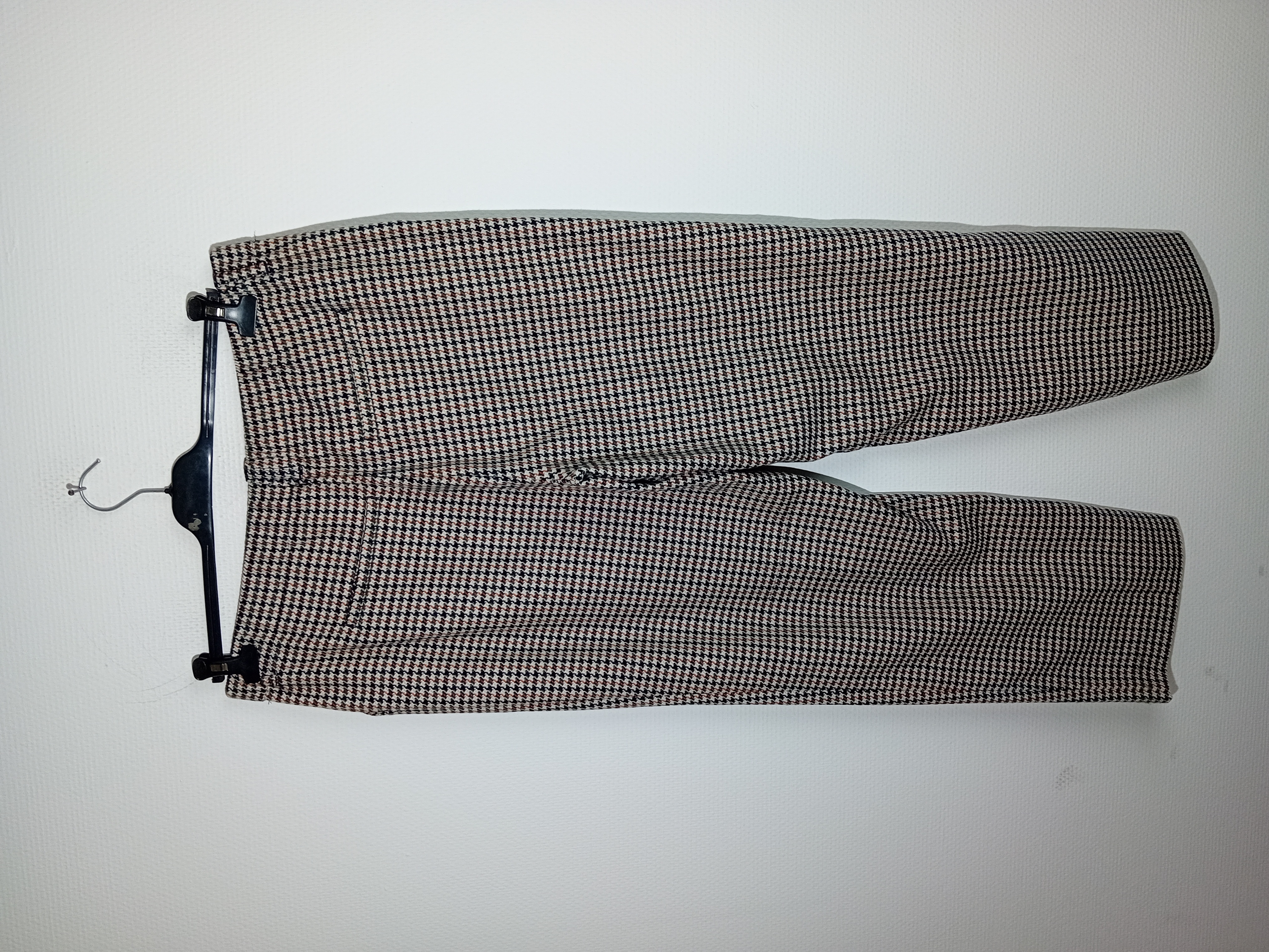 Voir photo 3 de Pantalon Pied-de-poule Claude Arielle Taille 46 (T3623) Pantalon Pied-de-poule Claude Arielle Taille 46 (T3623) Très bon état - Vue 3 -
