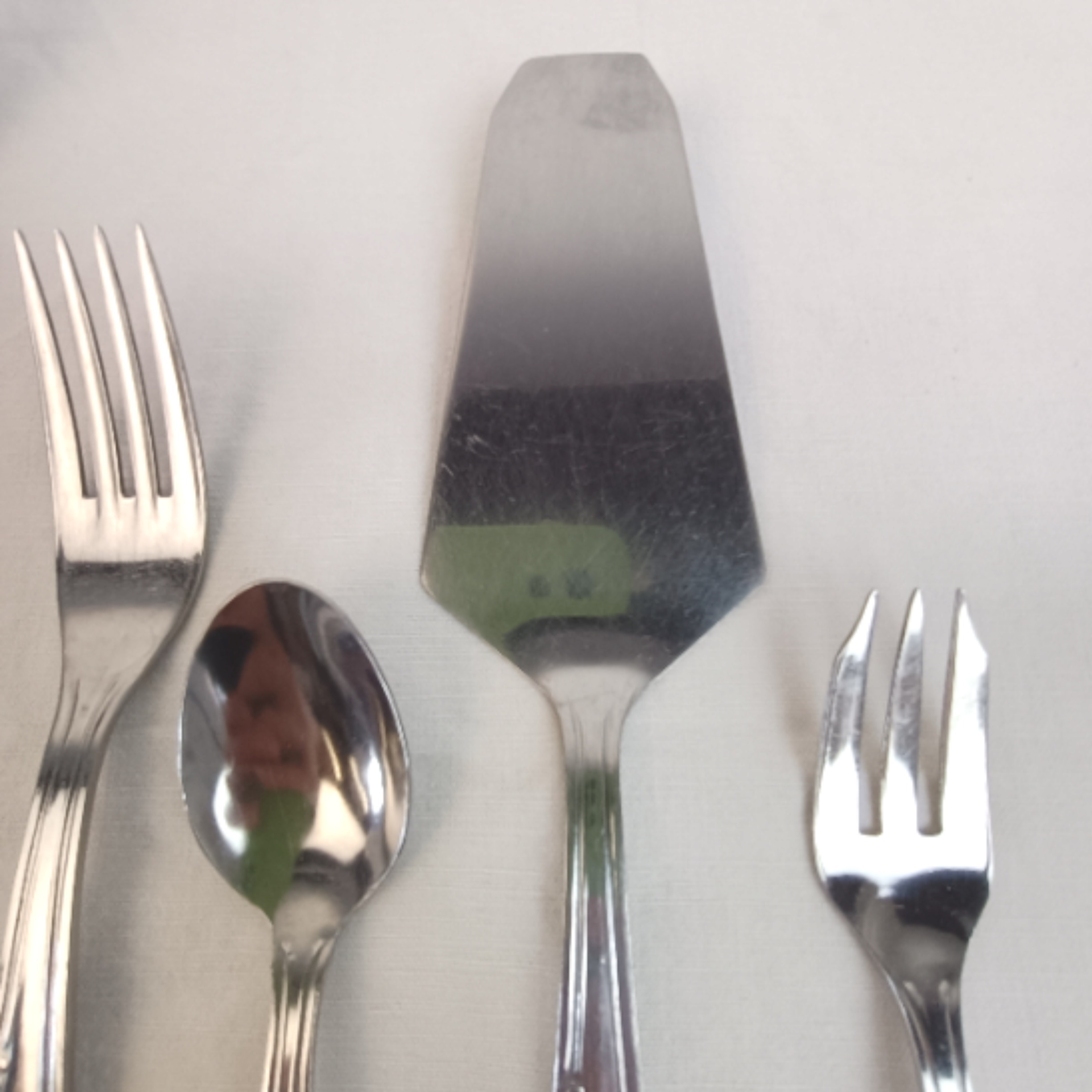 Coffret à ménagère double tiroirs fleuri Vintage + ménagère 62 pièces (inox) - Bon état - Photo 10