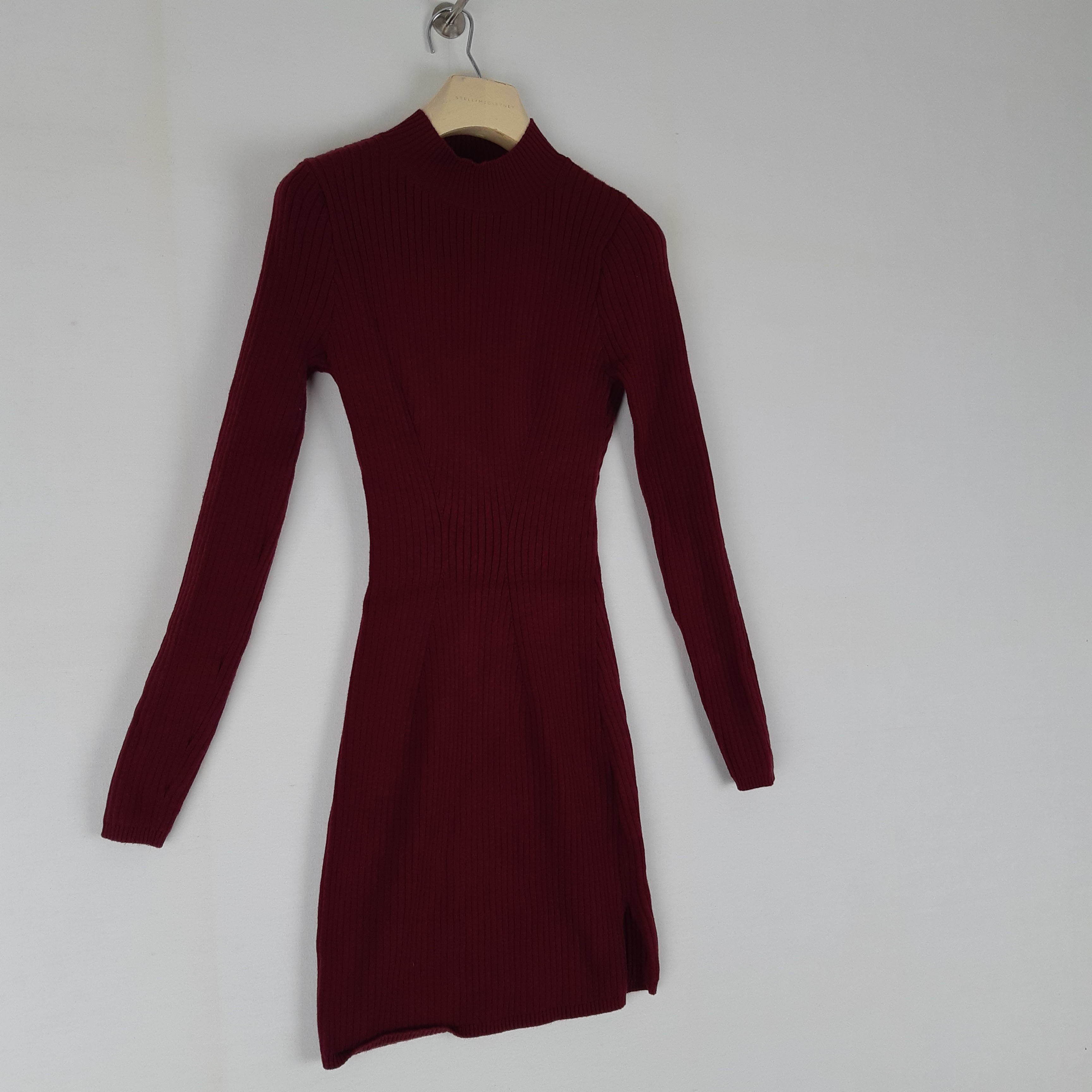 Voir photo 3 de Hollister - Robe pull bordeaux maille côtelée - Taille M mesures Carrure=32 Poitrine= 36 cm Hanches= 26 cm Bassin= 28 Hollister - Robe pull bordeaux maille côtelée - Taille M mesures Carrure=32 Poitrine= 36 cm Hanches= 26 cm Bassin= 28 Très bon état - Vue 3 -
