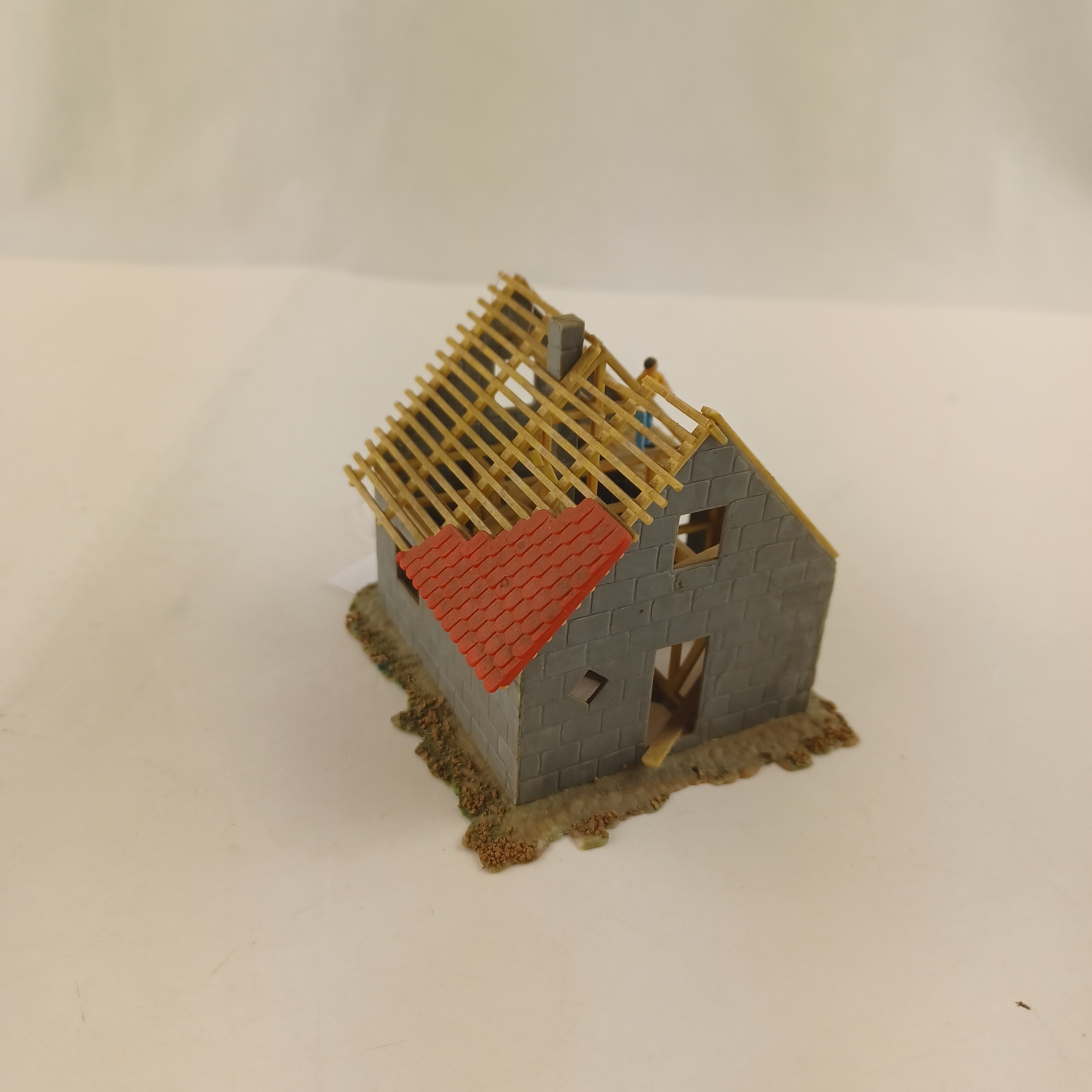 Voir photo 6 de Maquette de modélisme d'une maison en construction de 8x8x6 cm Maquette de modélisme d'une maison en construction de 8x8x6 cm Très bon état - Vue 6 -