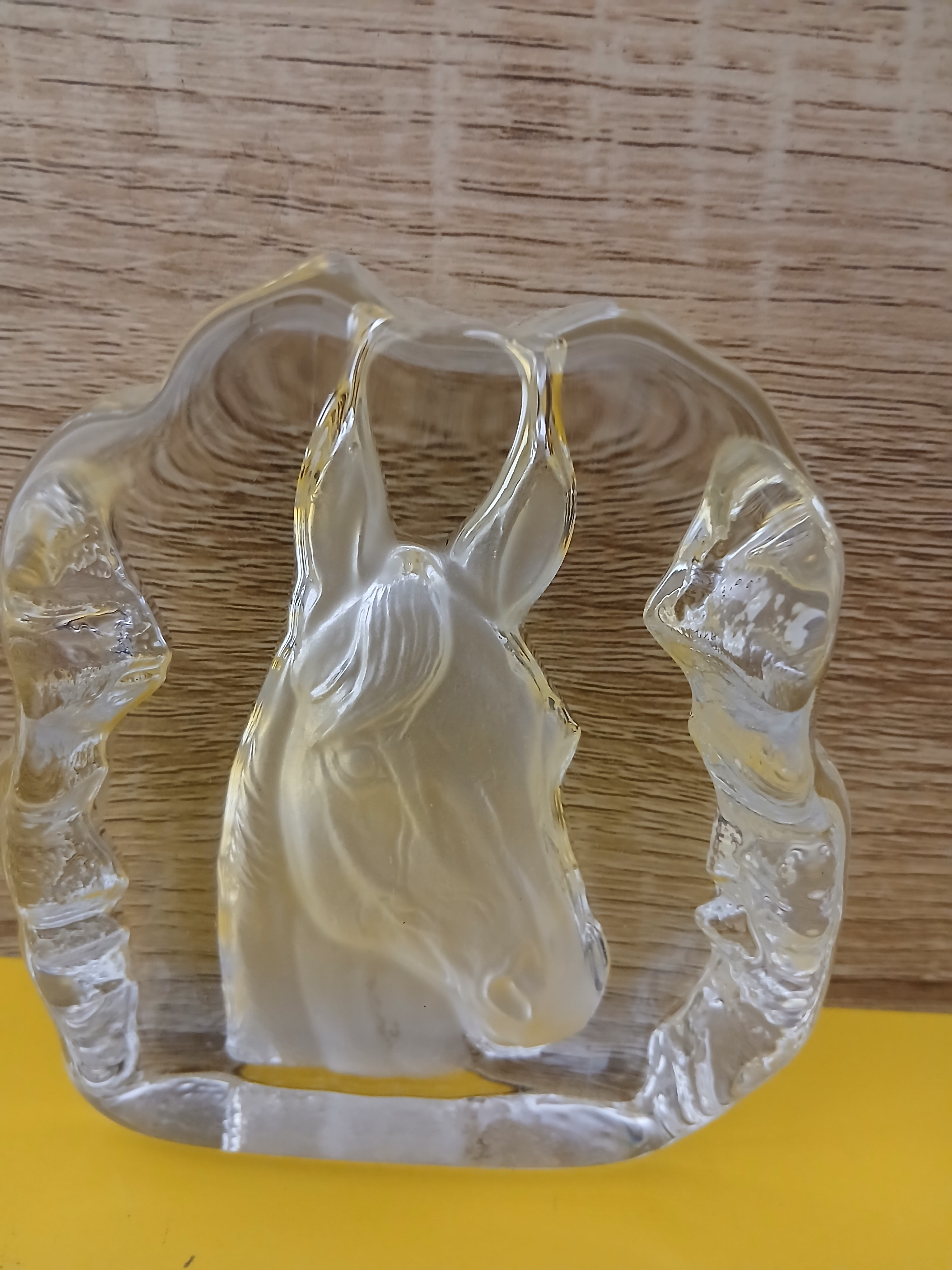 Presse papier en cristal avec une tête de cheval en parfait état. - Photo 4