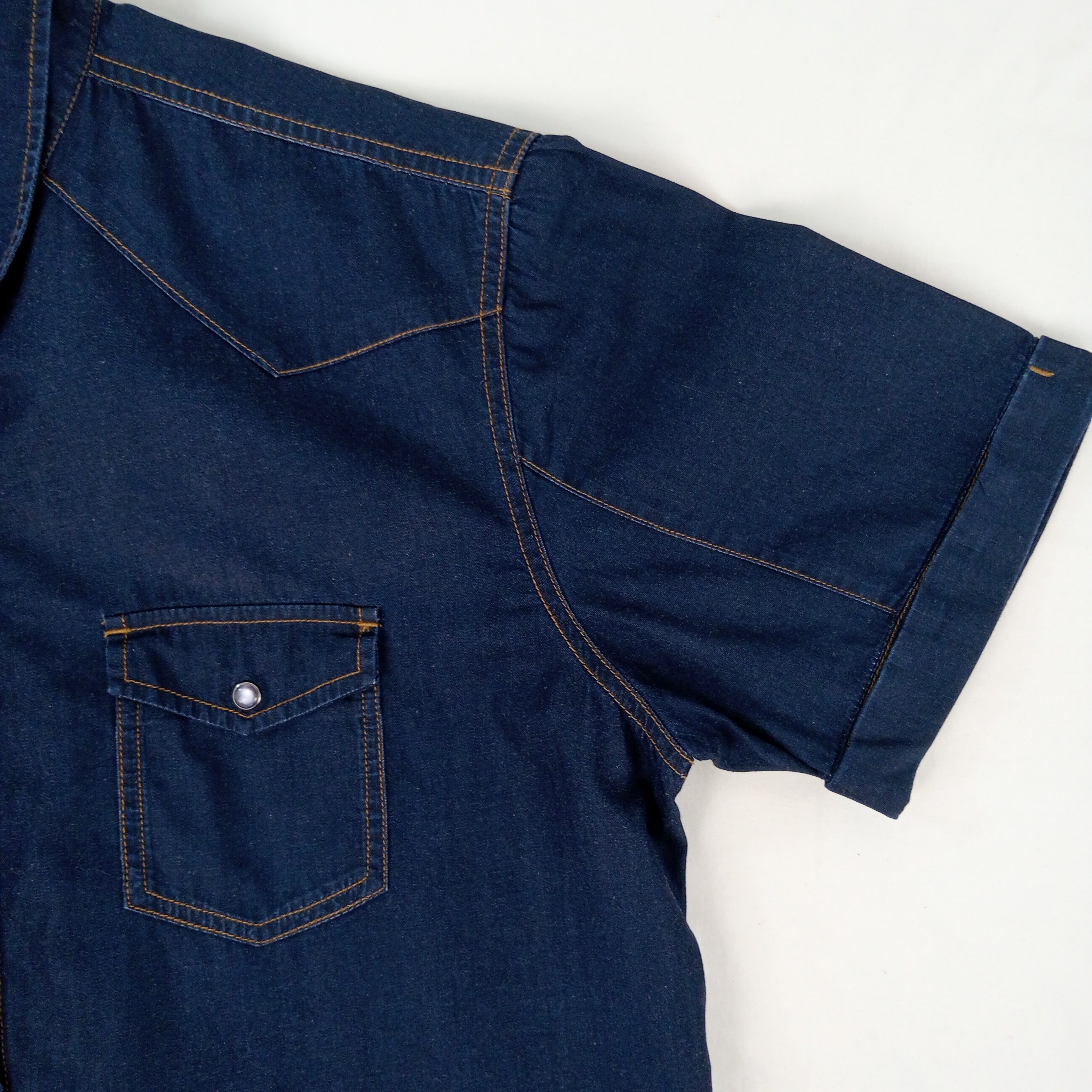 Chemise homme de la marque Devred col classique manches courtes de couleur bleu marine taille XL (44) - Photo 3