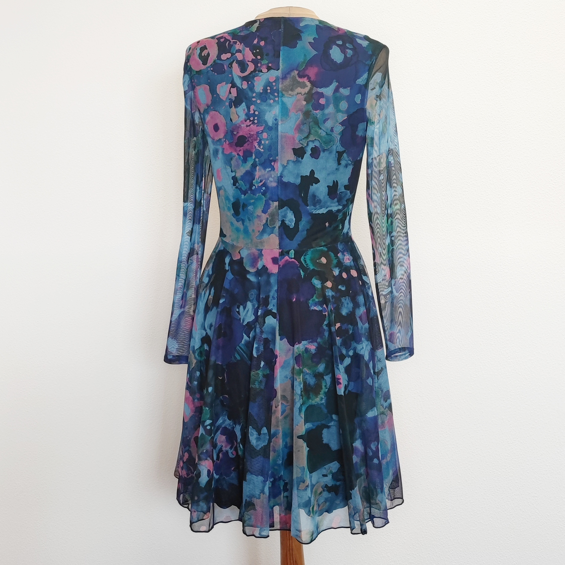Voir photo 4 de DESIGUAL - Robe en mesh - S - Femme DESIGUAL - Robe en mesh - S - Femme Très bon état - Vue 4 -