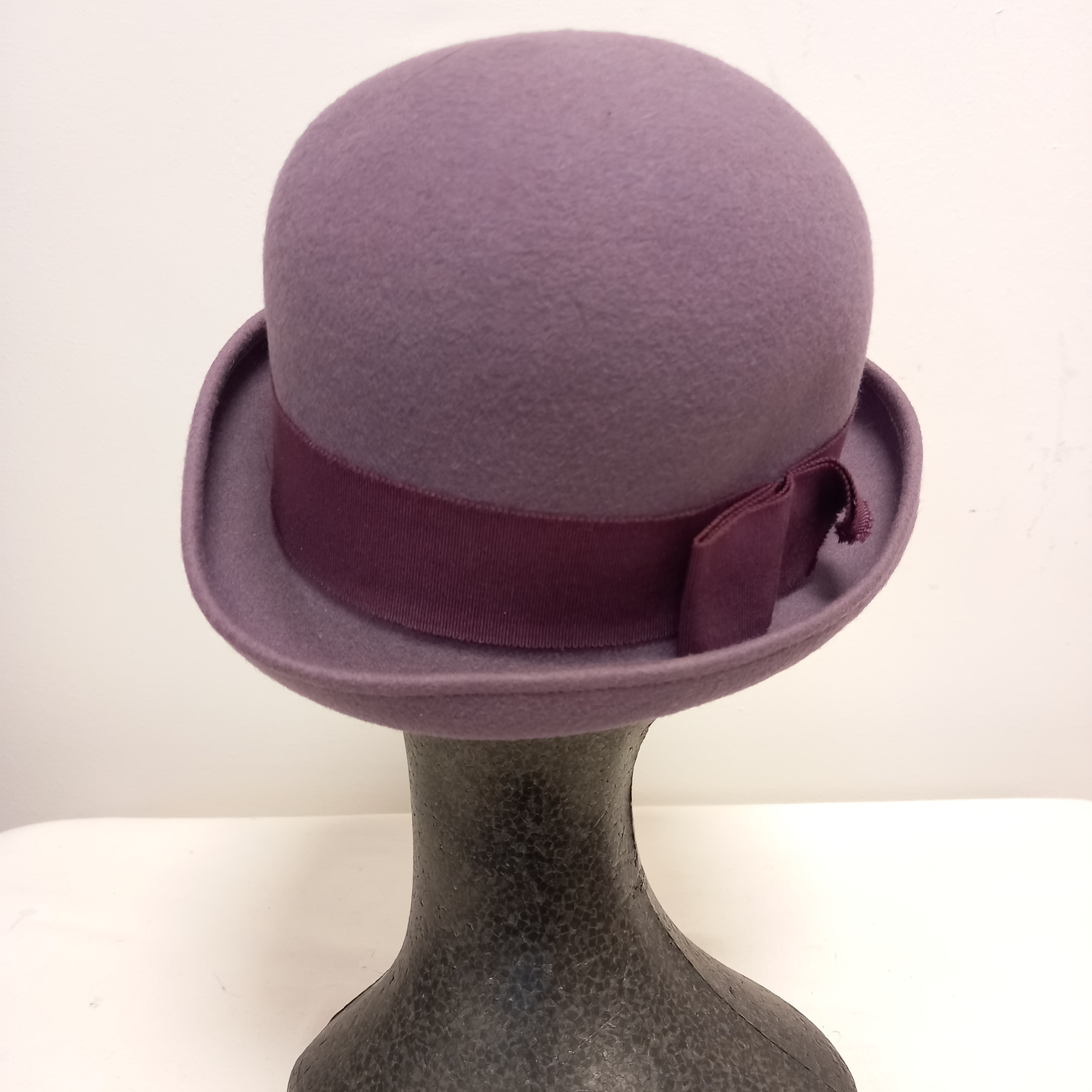 Voir photo 2 de Chapeau violine tour de tête 54 cm Chapeau violine tour de tête 54 cm Très bon état - Vue 2 -
