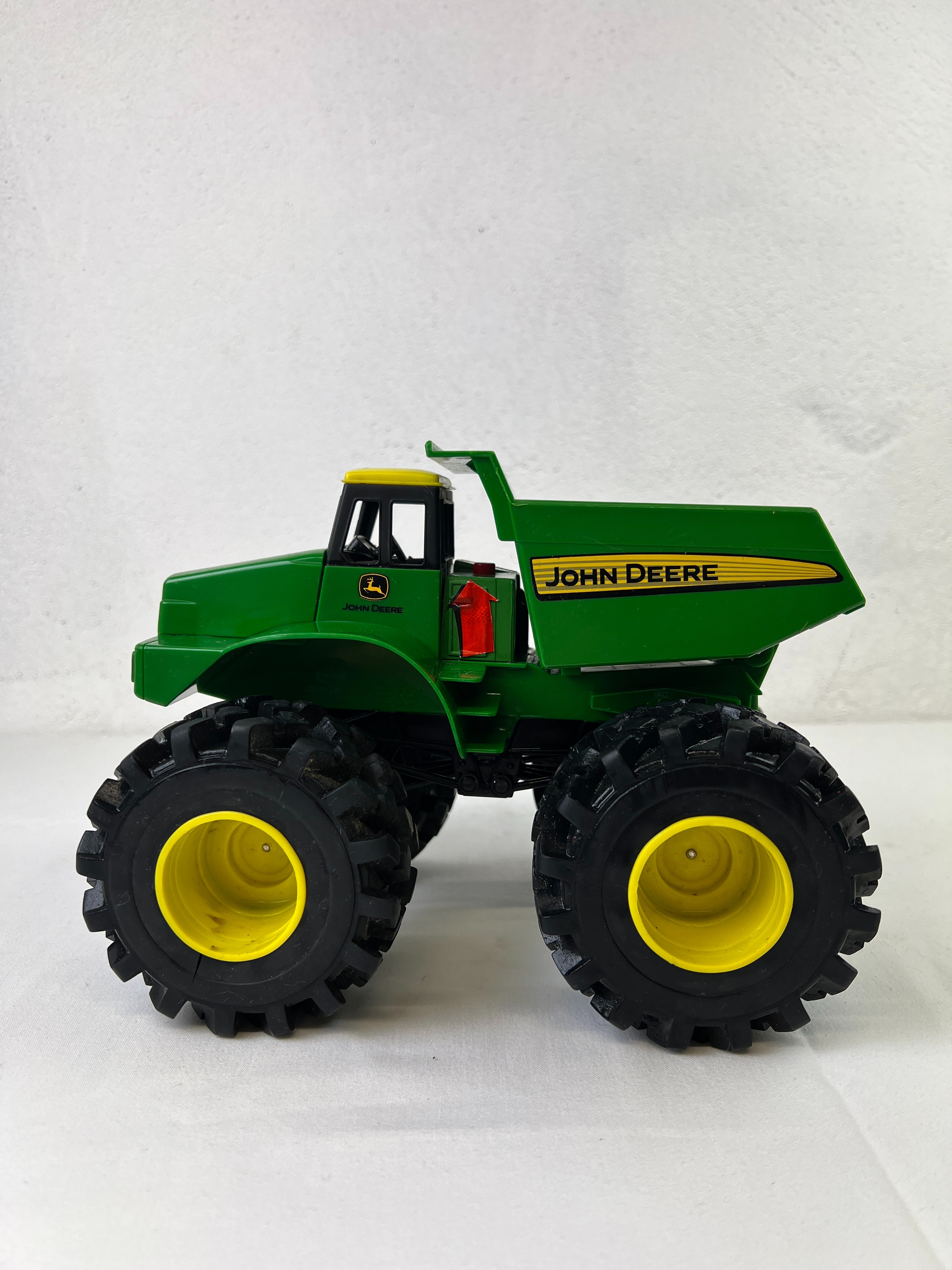 Camion benne basculante John Deere  - Vue 3 - 