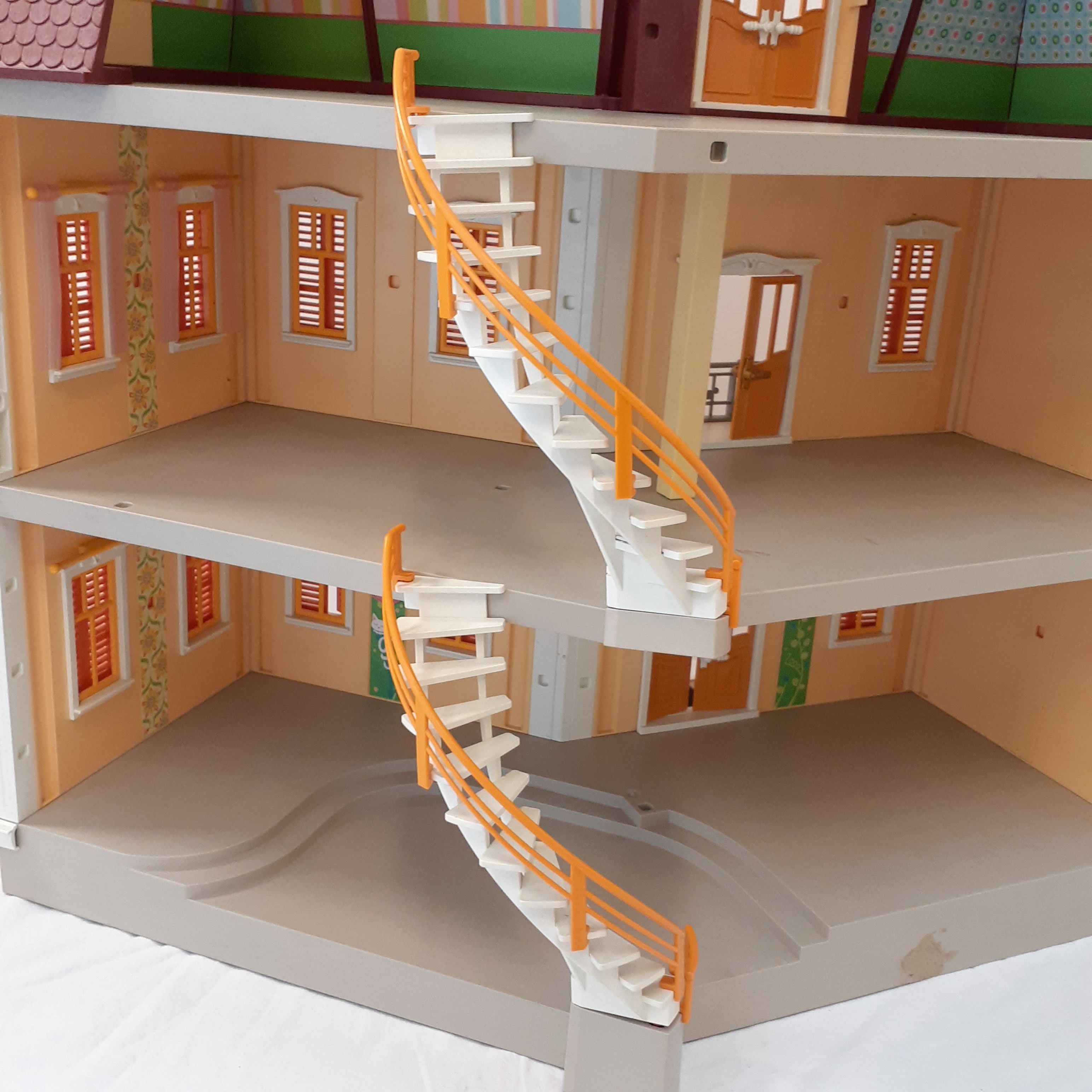Playmobil 5302 et 5333 - Maison de ville et Chambre des enfants avec lits décorés Bon état - Vue 8 - 