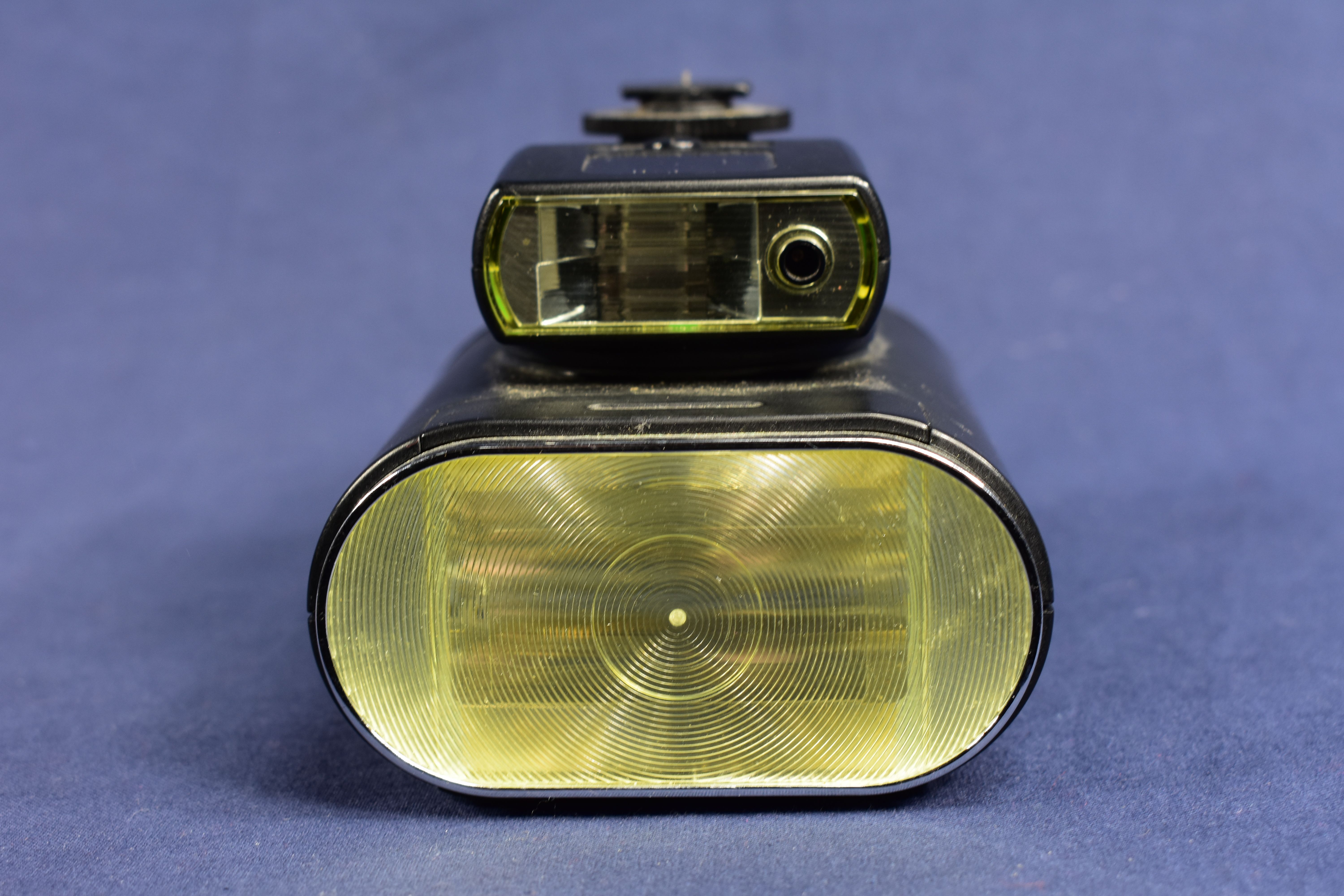 Appareil photo NIKON F 90, avec objectif de 50 mm, Objectif NIKON 35 - 105 mm, flash 1 ET 2 , 38 CT 7. - Photo 1