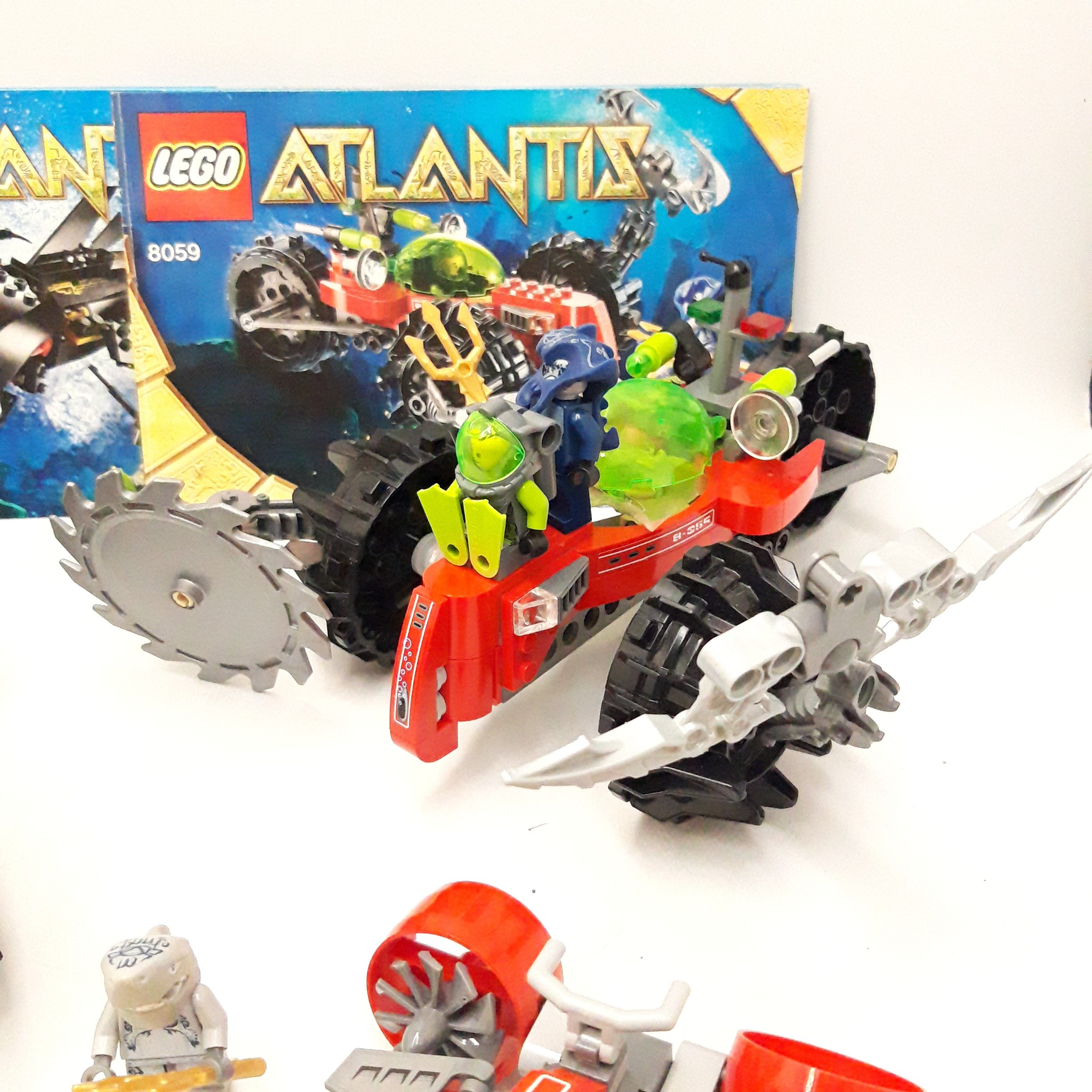 Voir photo 3 de Ensemble de 3 Lego ATLANTIS référence 8057, 8058, 8059 Ensemble de 3 Lego ATLANTIS référence 8057, 8058, 8059 Bon état - Vue 3 -