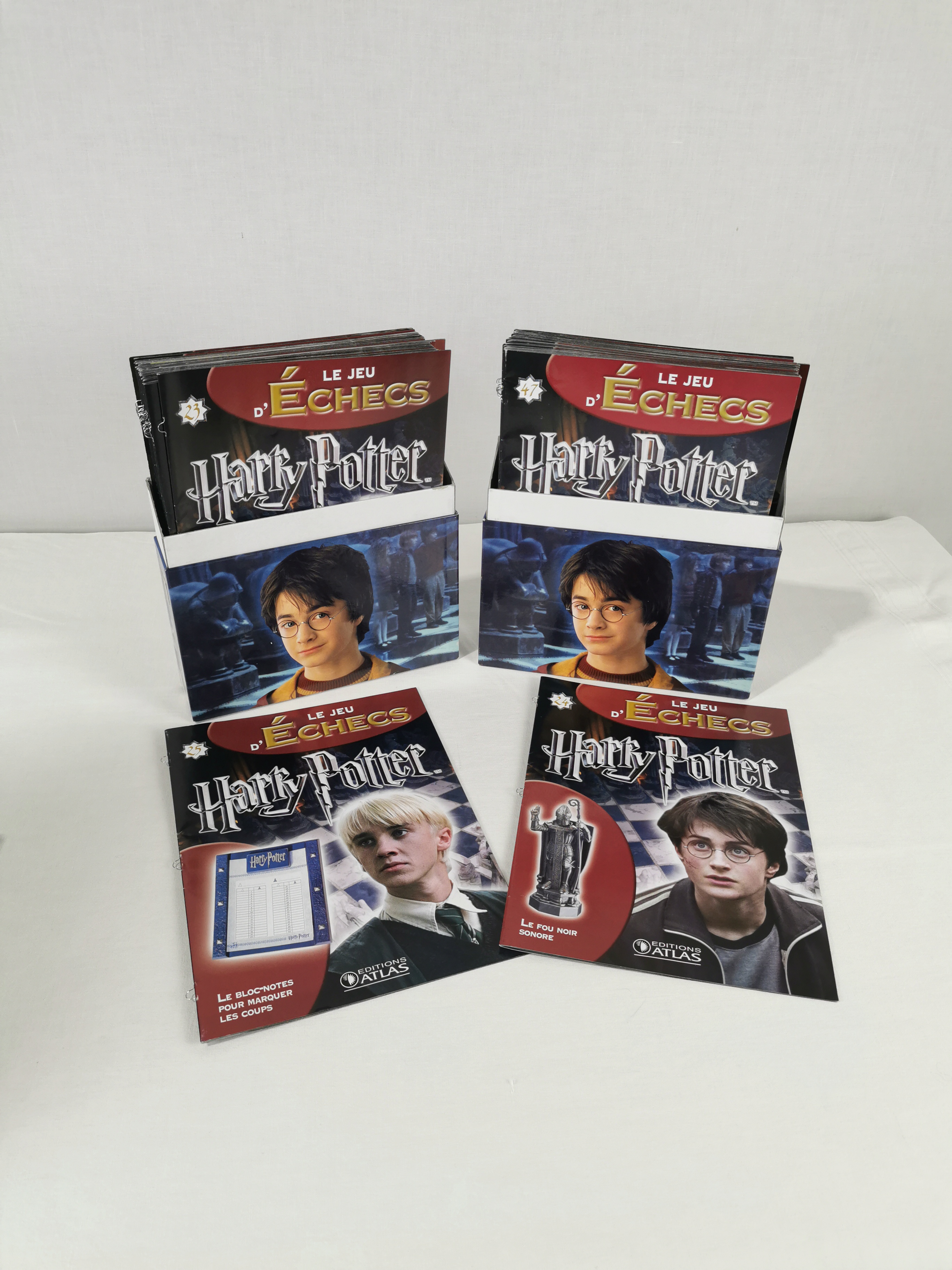 2 boîtes jeu d'échecs Harry Potter avec 50 fascicules  Très bon état - Vue 5 - 
