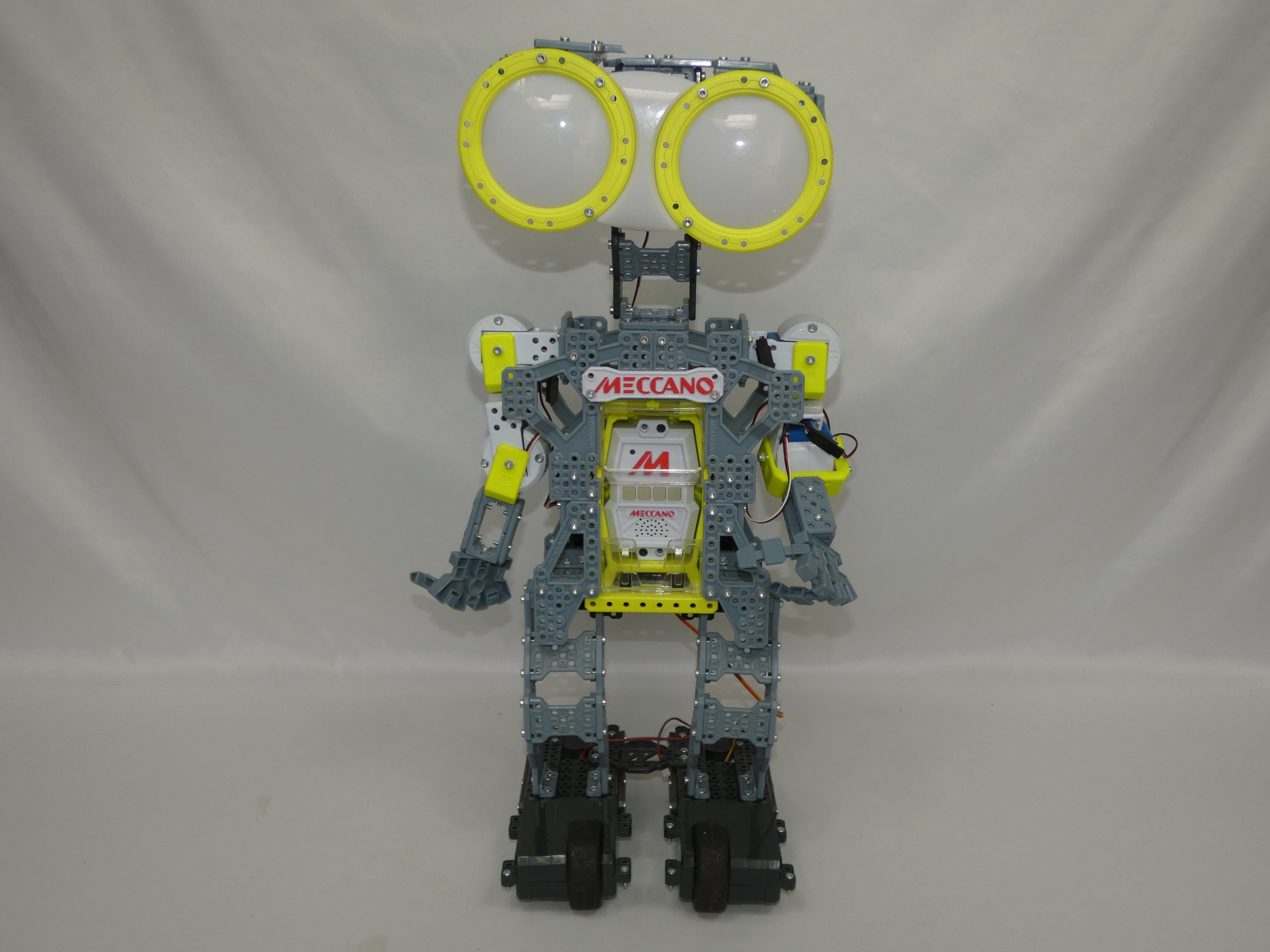 Voir photo 2 de Robot interactif Meccanoid G15 de chez MECCANO TECH Robot interactif Meccanoid G15 de chez MECCANO TECH Bon état - Vue 2 -