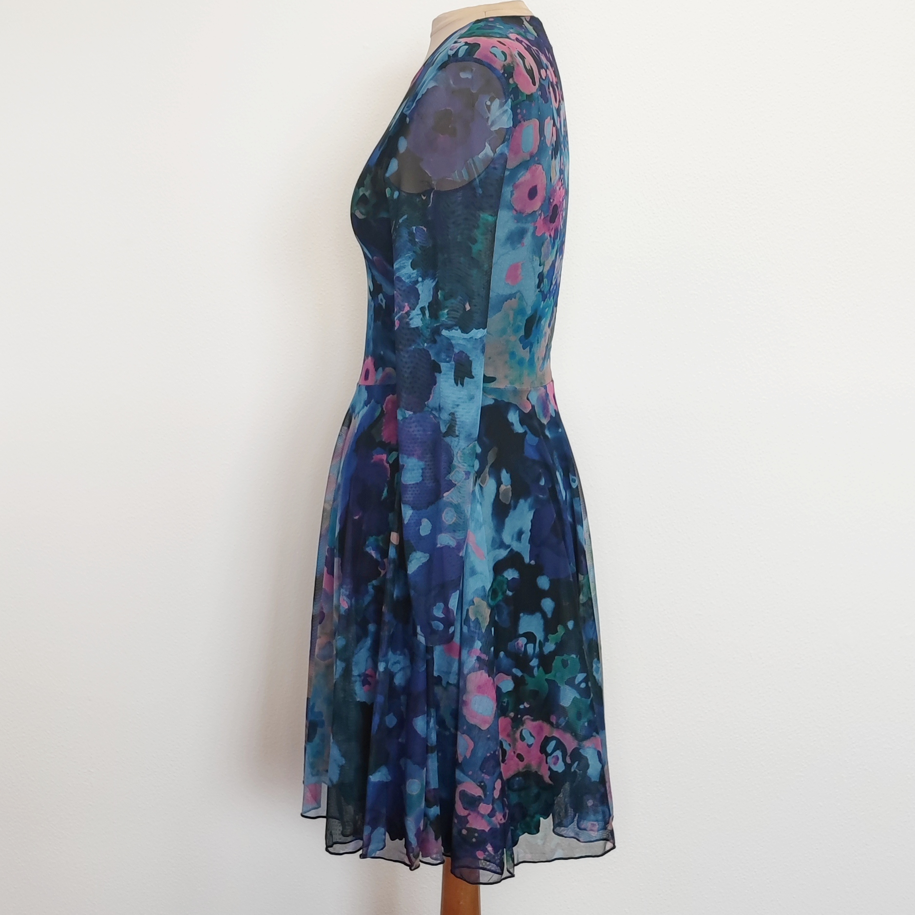 Voir photo 3 de DESIGUAL - Robe en mesh - S - Femme DESIGUAL - Robe en mesh - S - Femme Très bon état - Vue 3 -