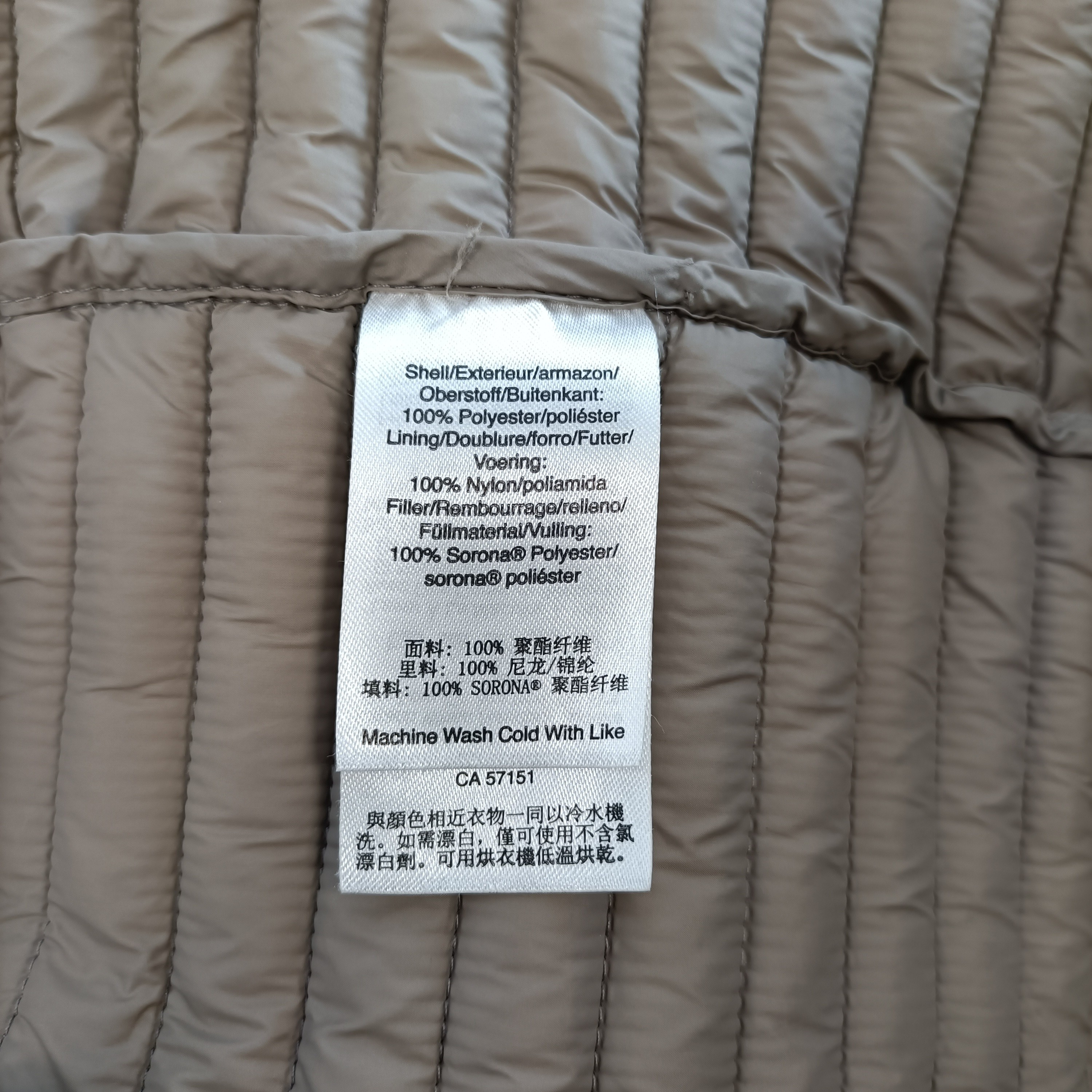 Doudoune beige DKNY Donna Karan New York à capuche, coupe mi-longue légère et chaude, logo dos, taille S  - Vue 9 - 