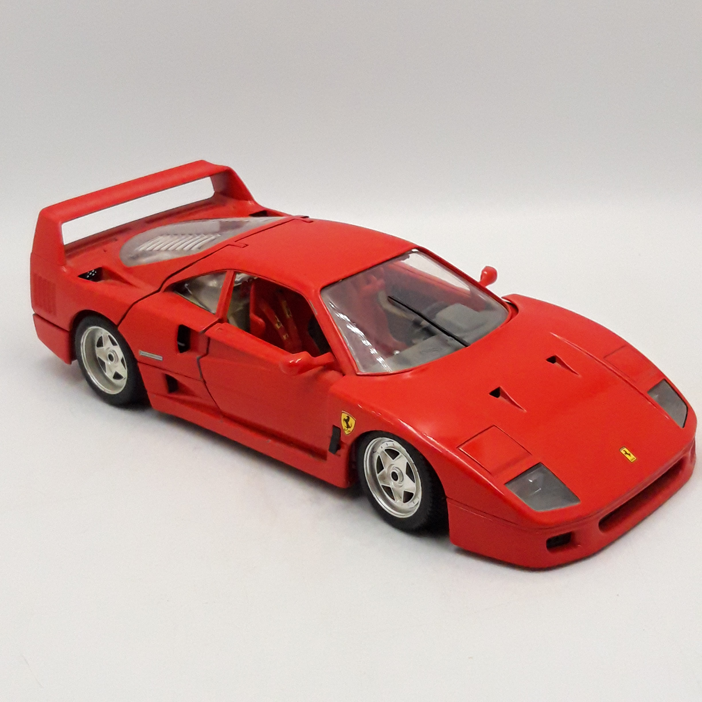 Voiture miniature de Collection, FERRARI F40 (1987) BURAGO Rouge, Ech.1/18. Très bon état - Vue 2 - 
