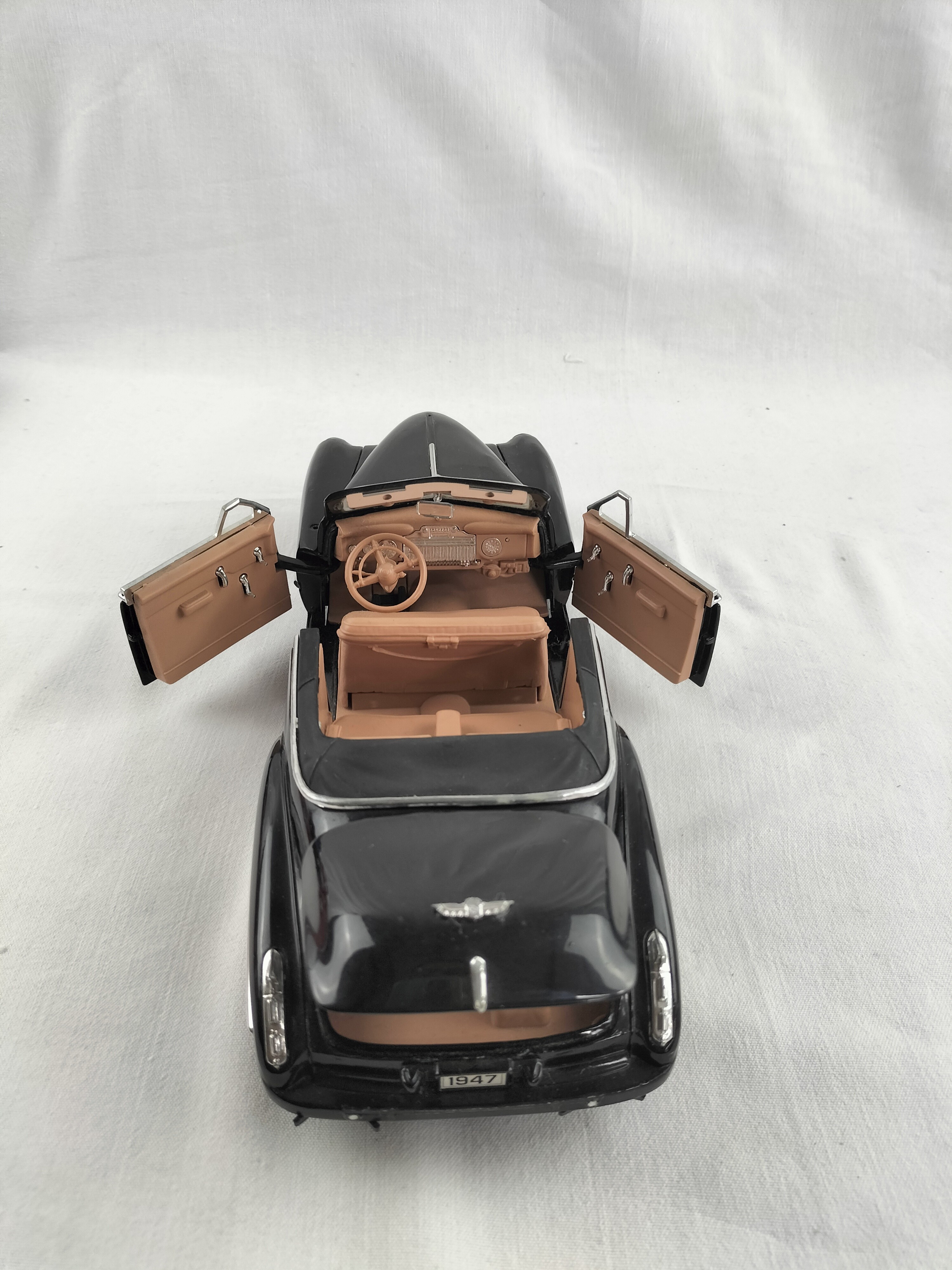 Voir photo 71 de Lot de 8 voitures miniatures de collection – Ferrari, Porsche, Mustang, Cadillac, Corvette Lot de 8 voitures miniatures de collection – Ferrari, Porsche, Mustang, Cadillac, Corvette Bon état - Vue 71 -