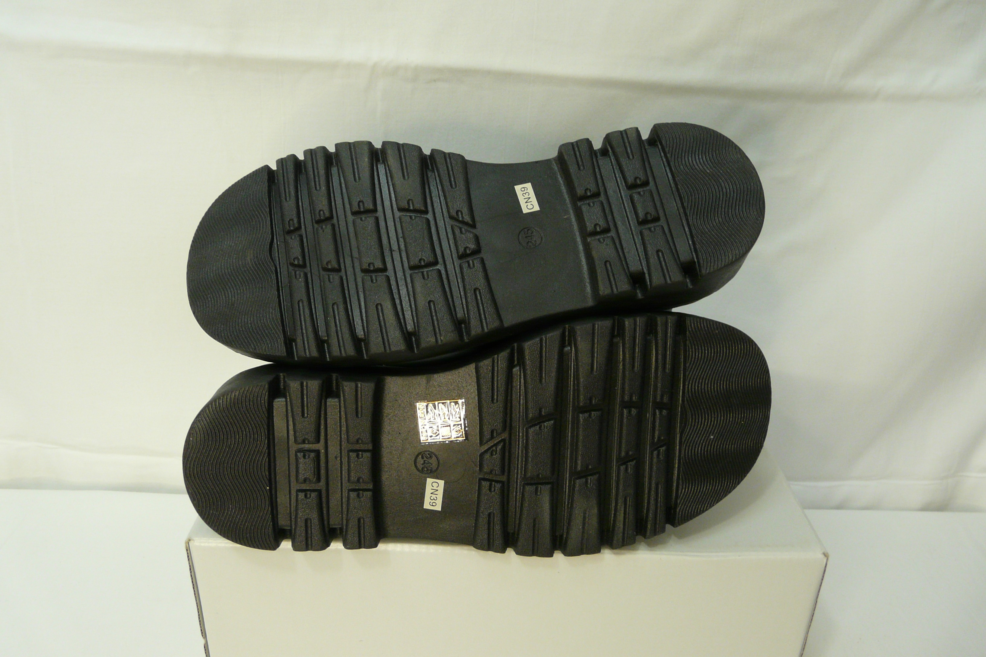 C76 - Bottines en simili - Sans Marque - Pointure 39 - Photo 6