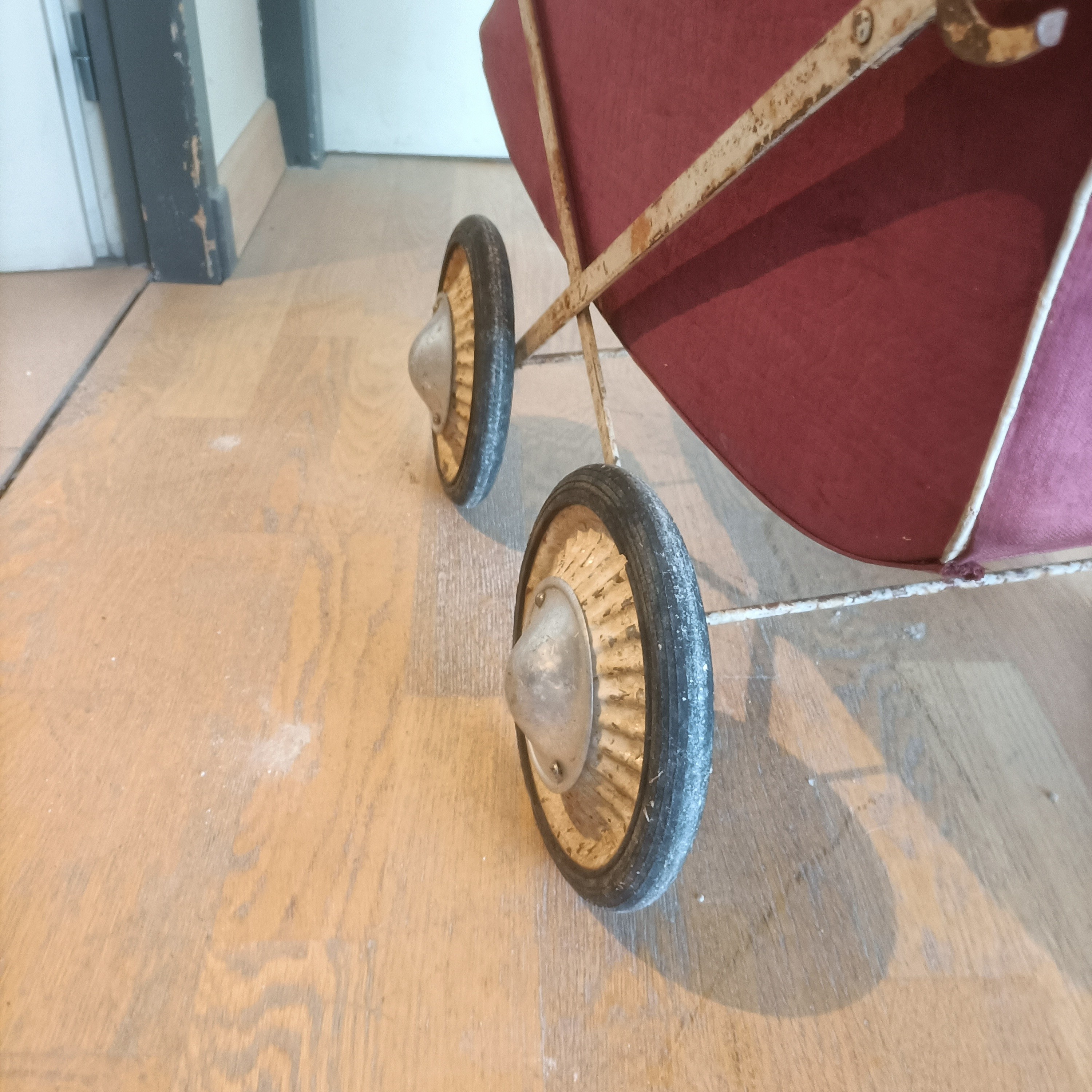 Landau pour poupée de 1950 État correct - Vue 33 - 