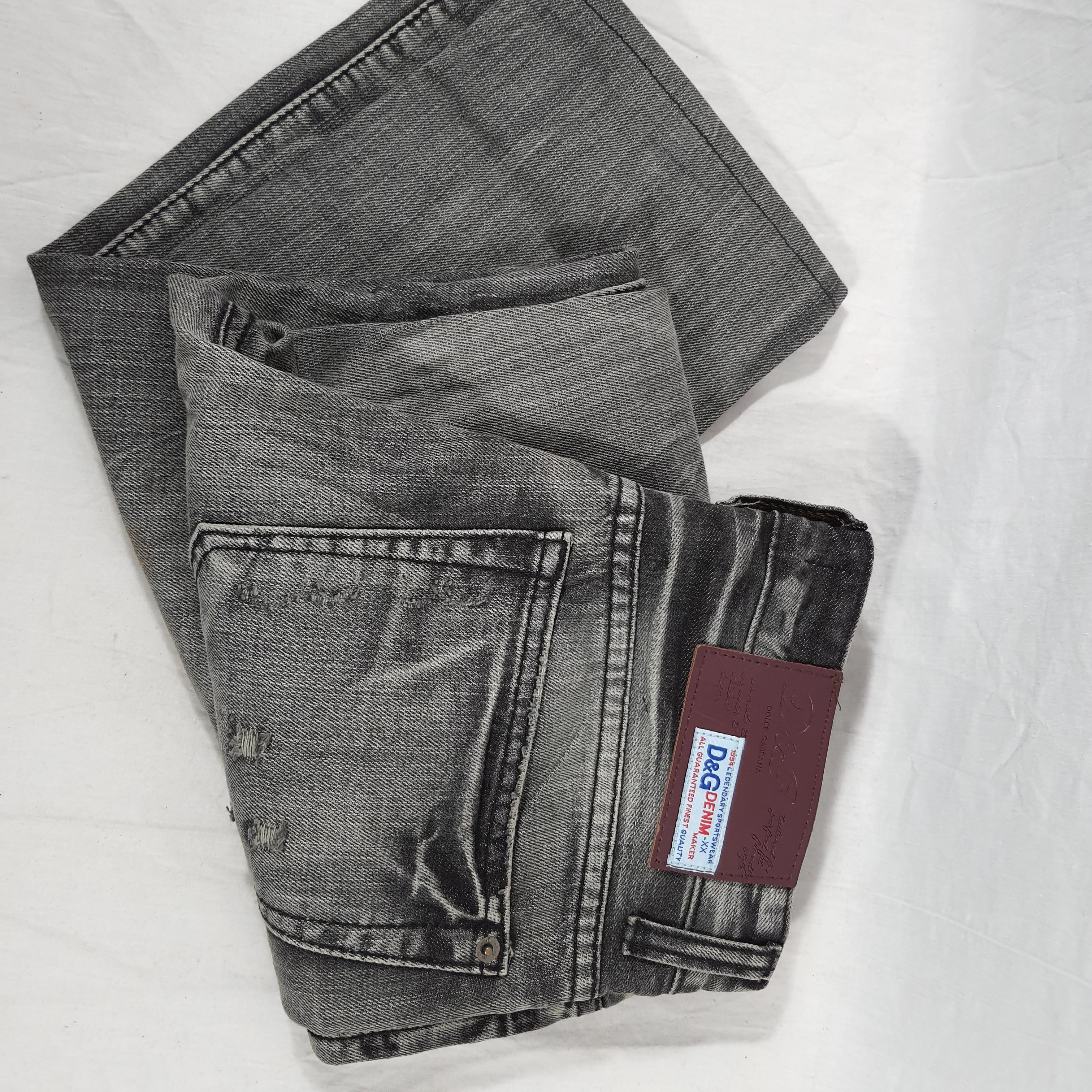 Voir photo 3 de Jeans gris - Dolce & Gabbana - T31 Jeans gris - Dolce & Gabbana - T31 Bon état - Vue 3 -