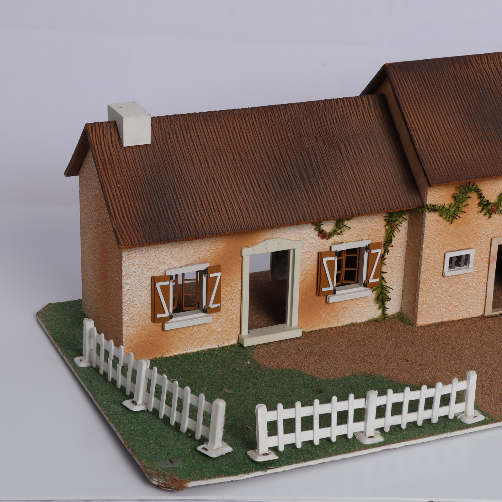 Voir photo 4 de Maison miniature provençale artisanale Maison miniature provençale artisanale Bon état - Vue 4 -