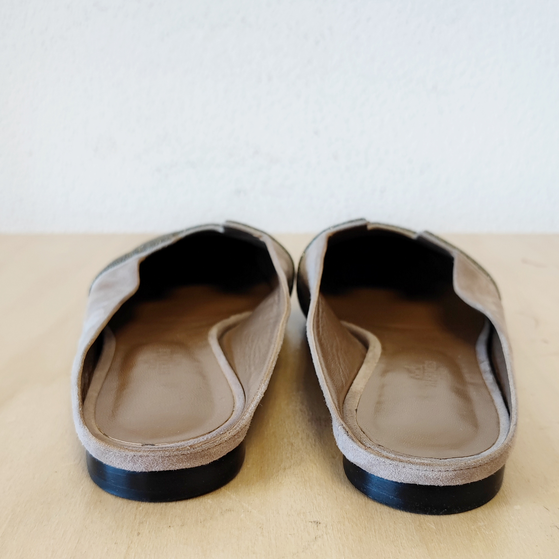 Voir photo 6 de HERMES - Mocassins style mules " Roxanne " - 40 - Femme HERMES - Mocassins style mules " Roxanne " - 40 - Femme Bon état - Vue 6 -