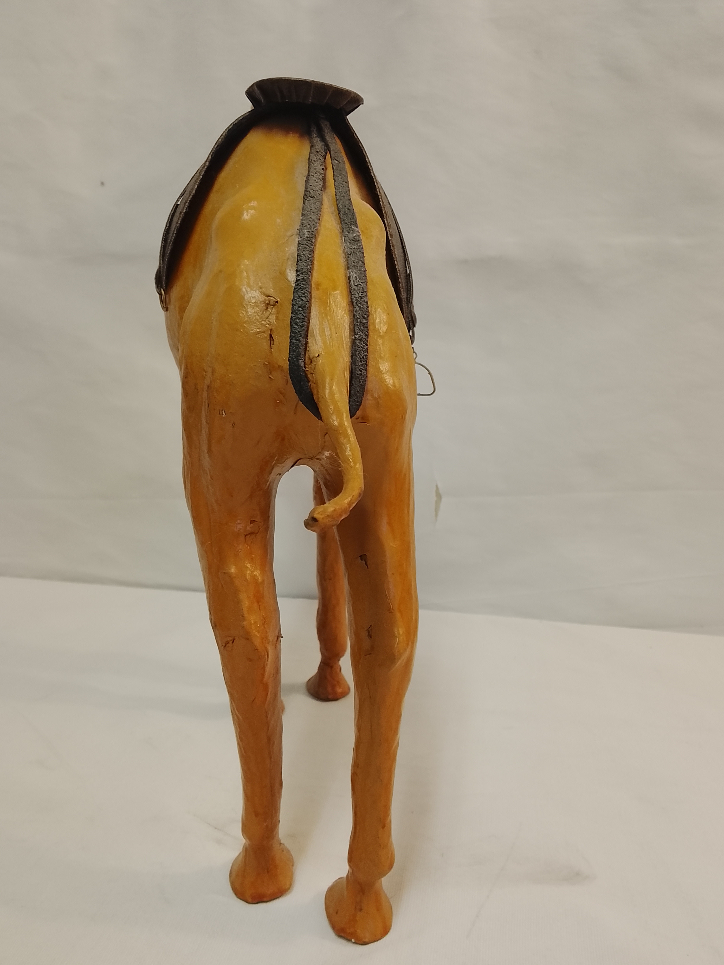 Figurine grand dromadaire en cuir vintage État correct - Vue 4 - 